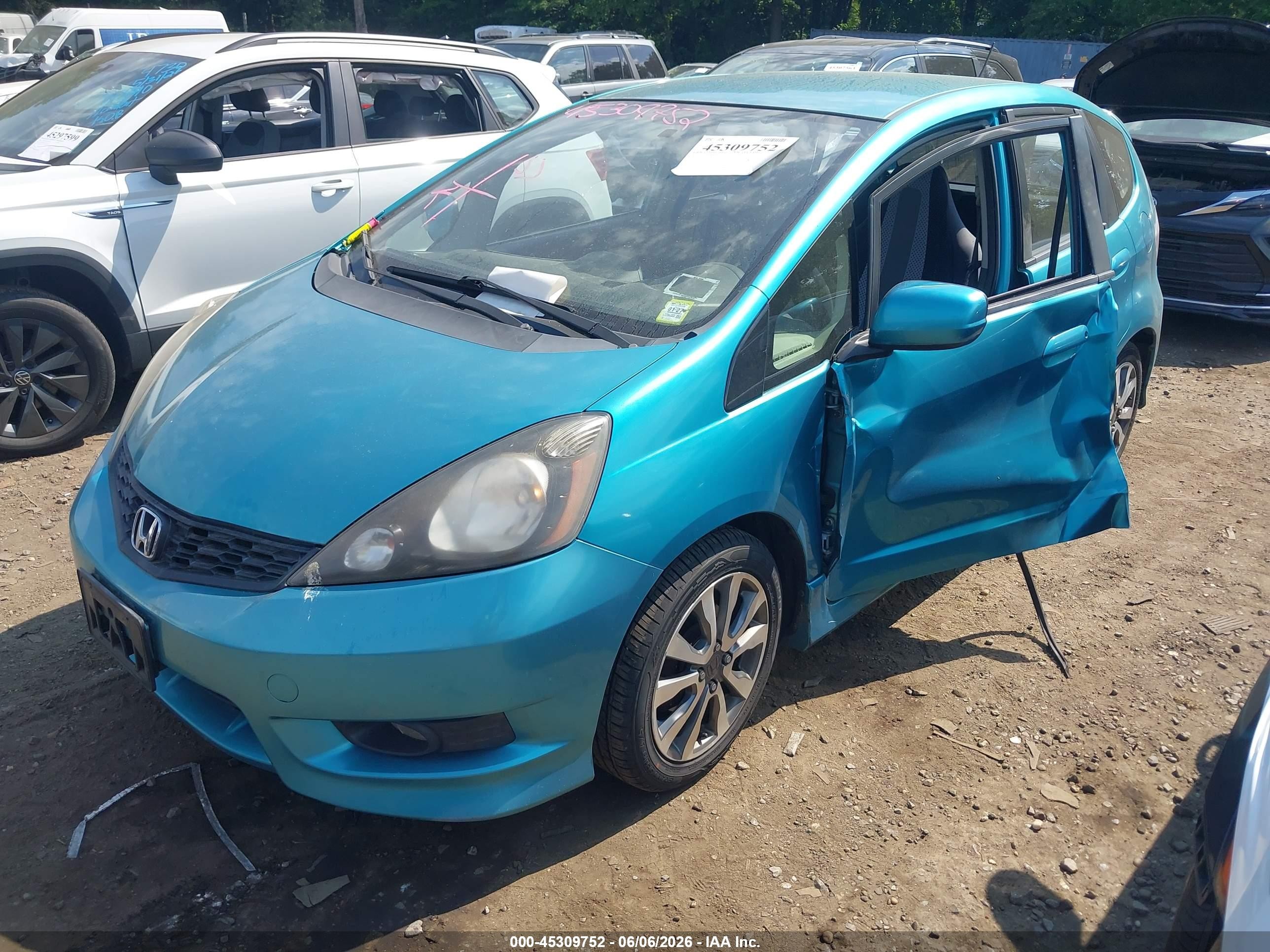 2013 Honda Fit Sport Turquoise vin: JHMGE8H59DC062370