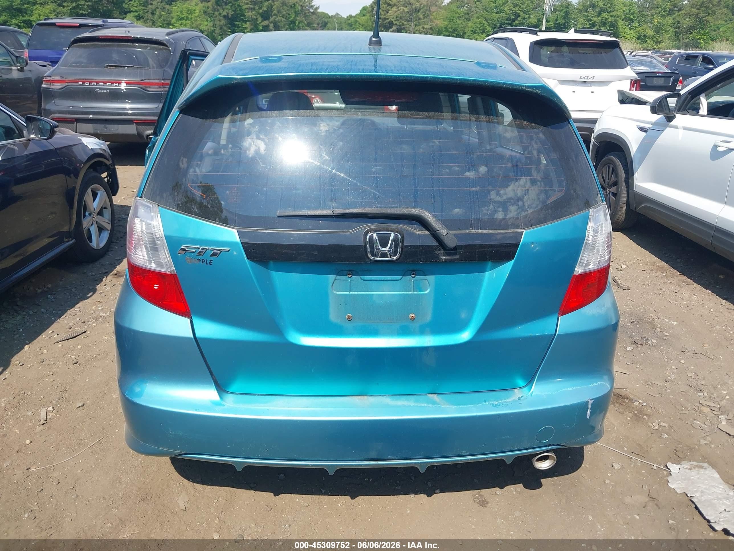 2013 Honda Fit Sport Turquoise vin: JHMGE8H59DC062370