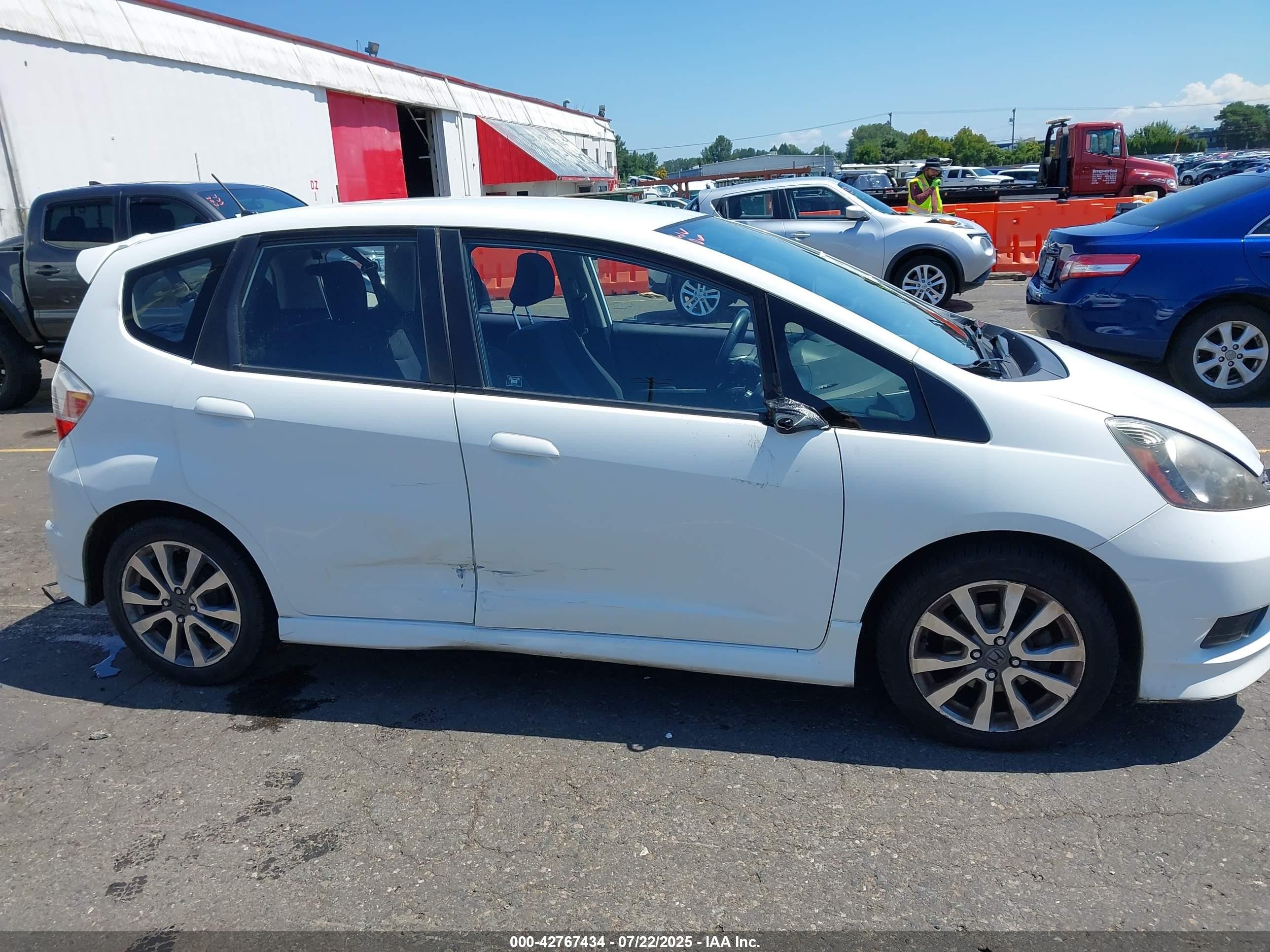 2013 Honda Fit Sport White vin: JHMGE8H59DC074101