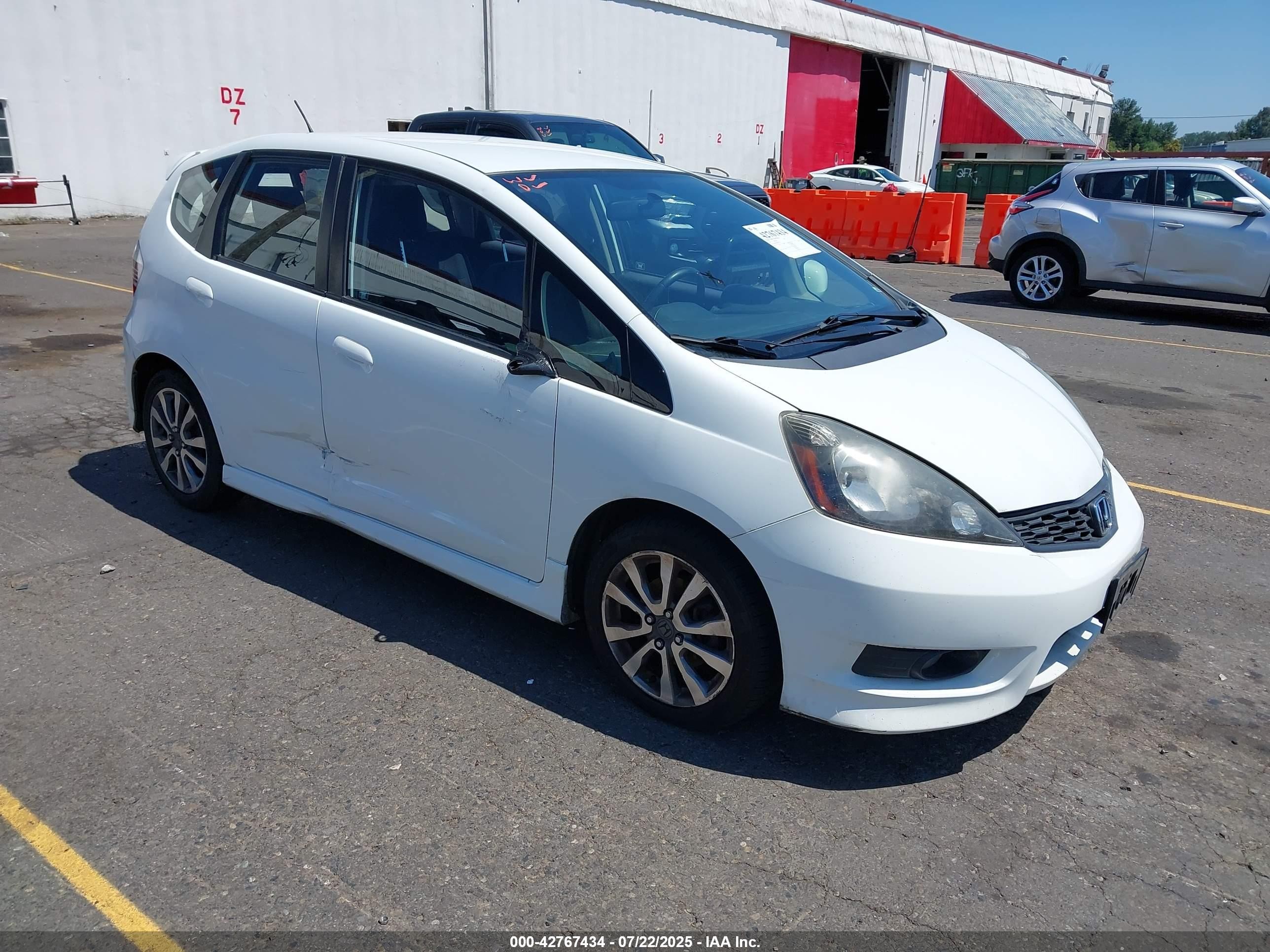 2013 Honda Fit Sport White vin: JHMGE8H59DC074101