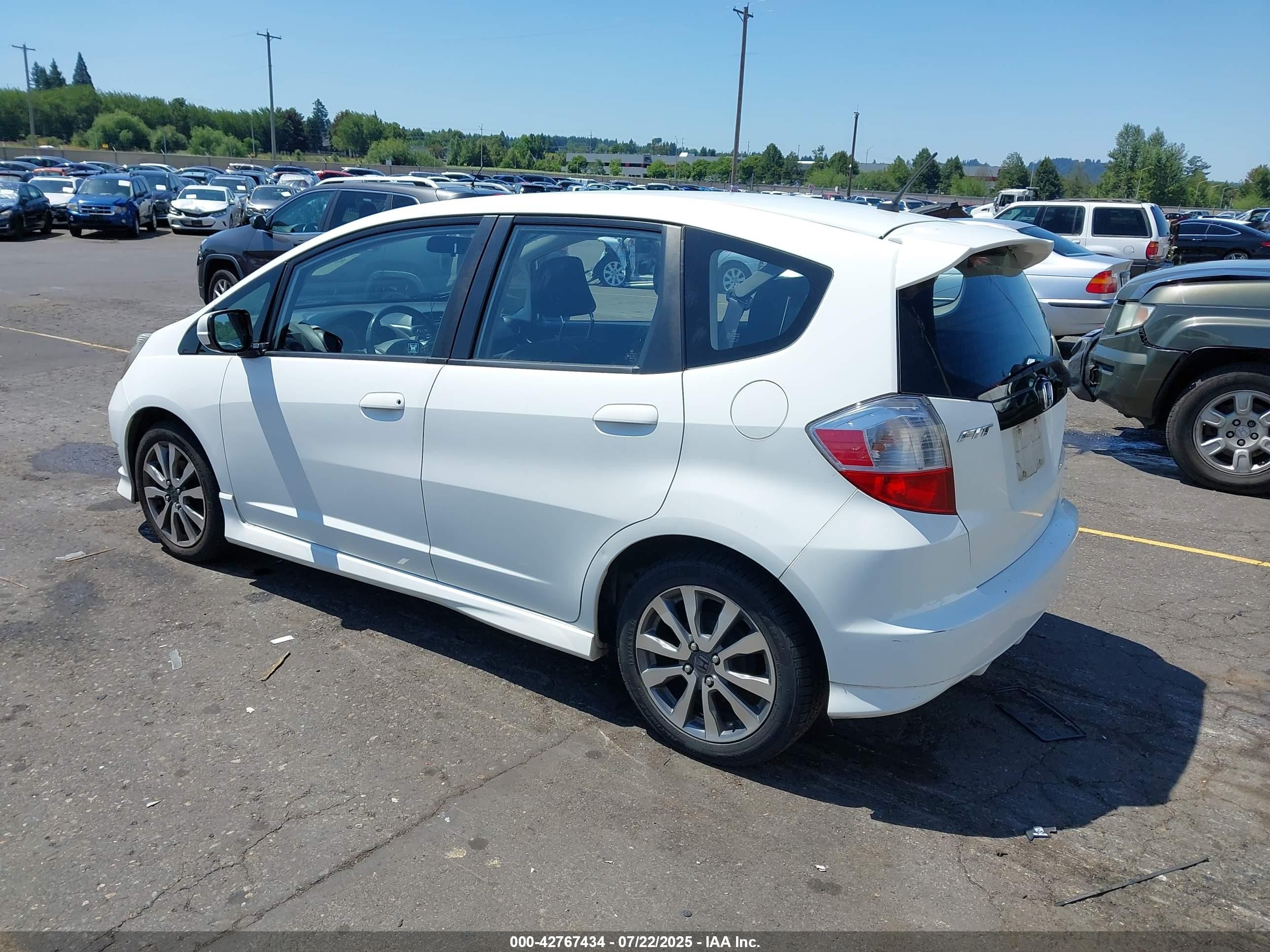 2013 Honda Fit Sport White vin: JHMGE8H59DC074101