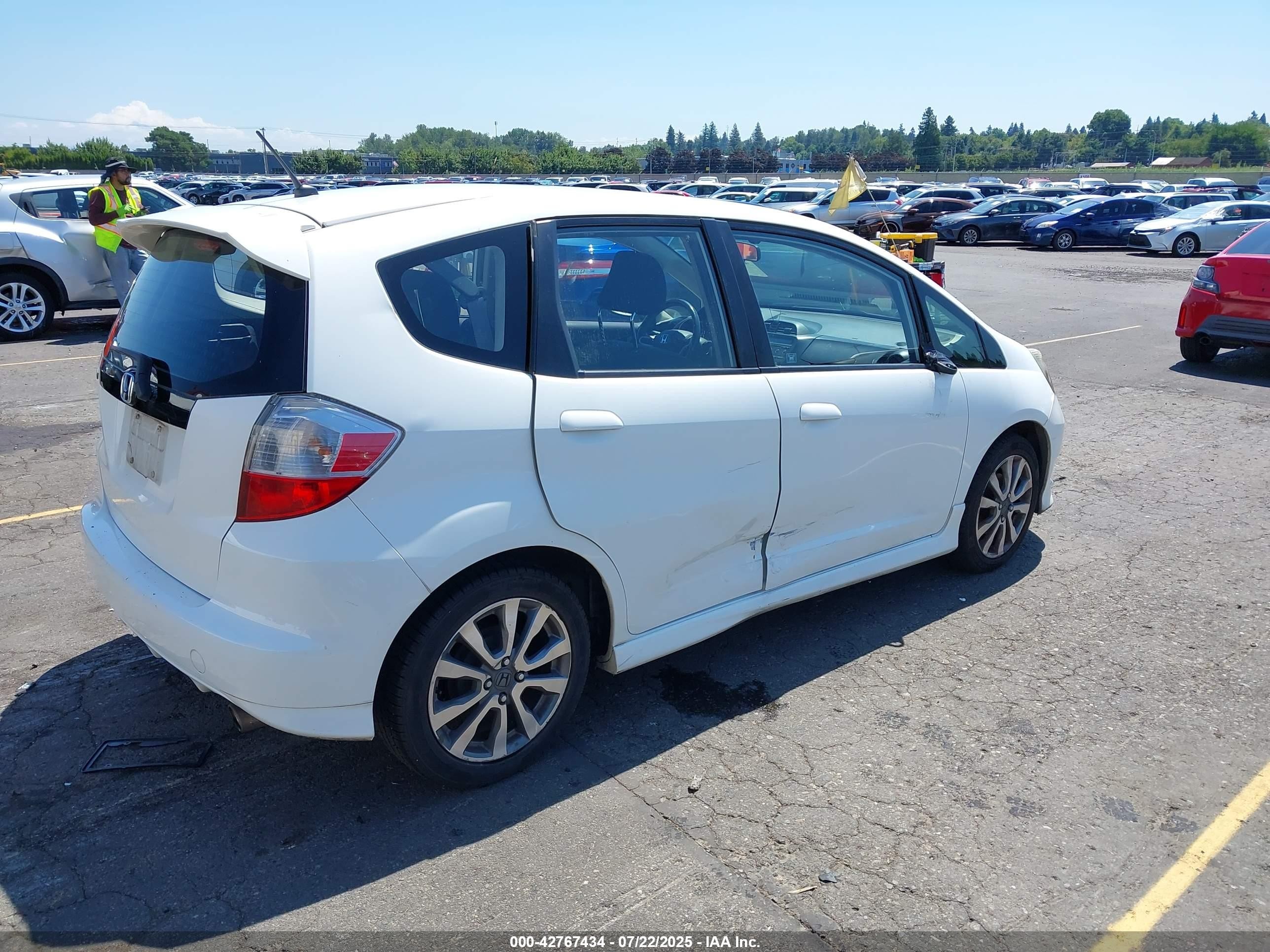 2013 Honda Fit Sport White vin: JHMGE8H59DC074101