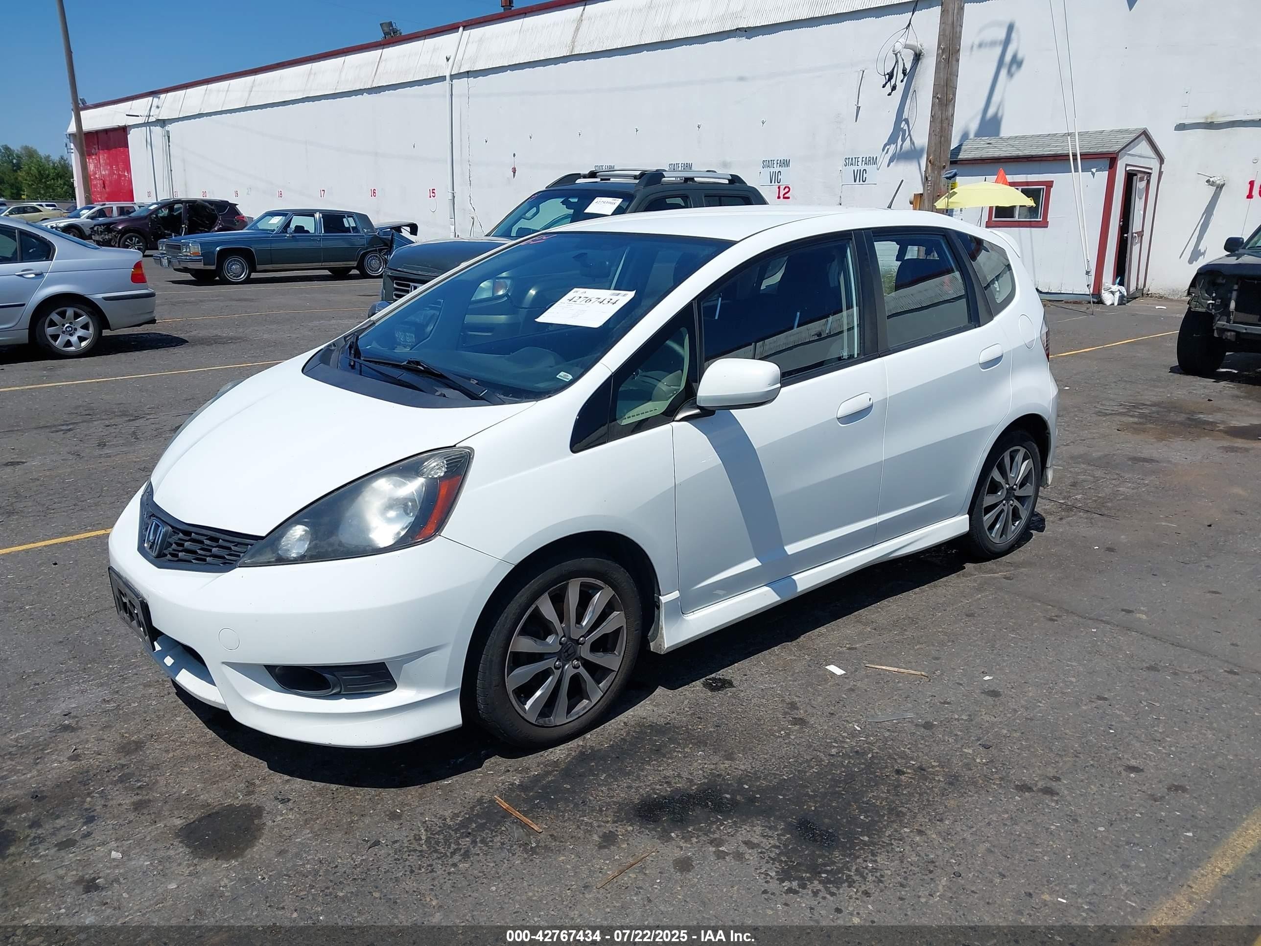 2013 Honda Fit Sport White vin: JHMGE8H59DC074101