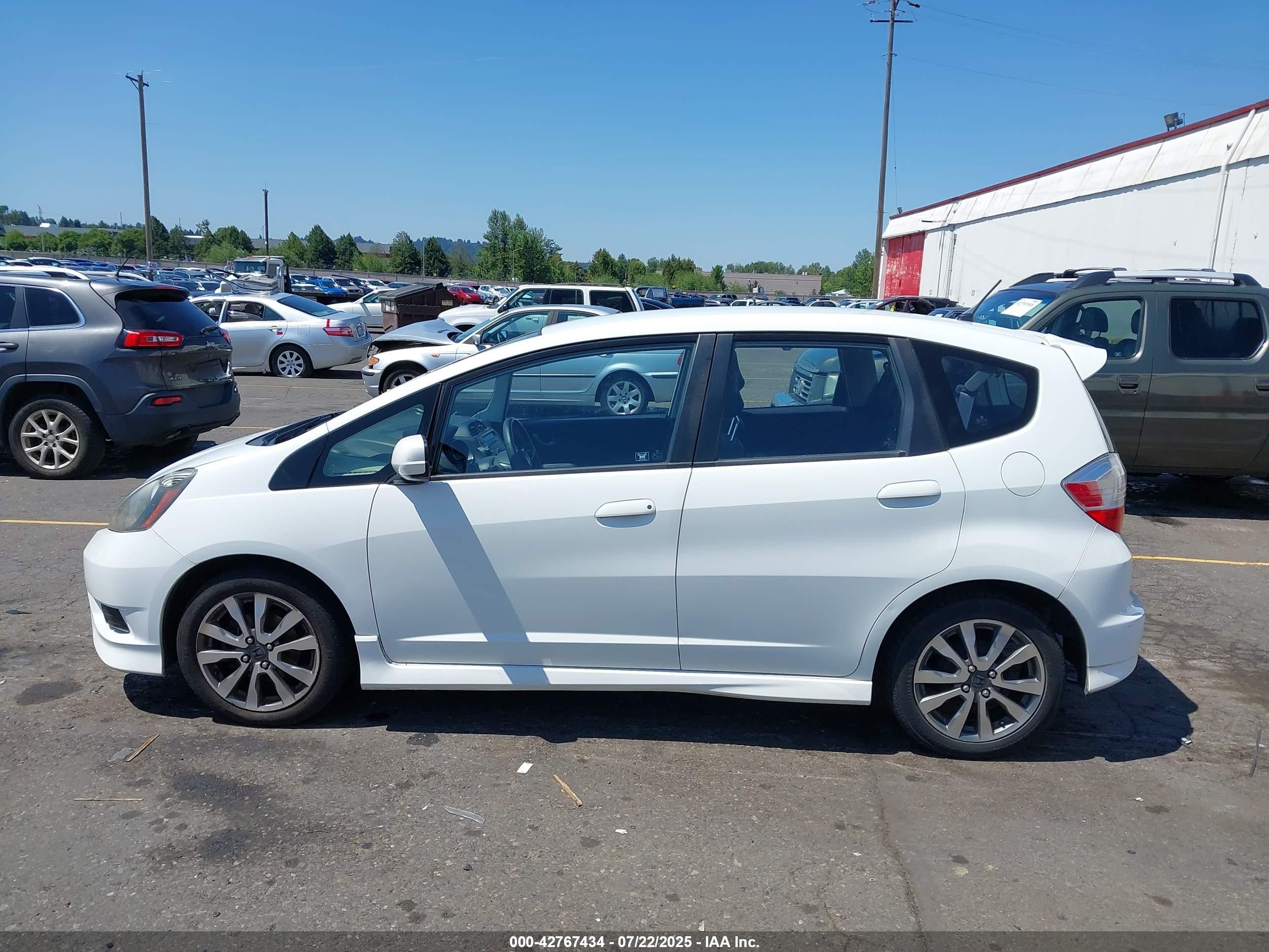 2013 Honda Fit Sport White vin: JHMGE8H59DC074101