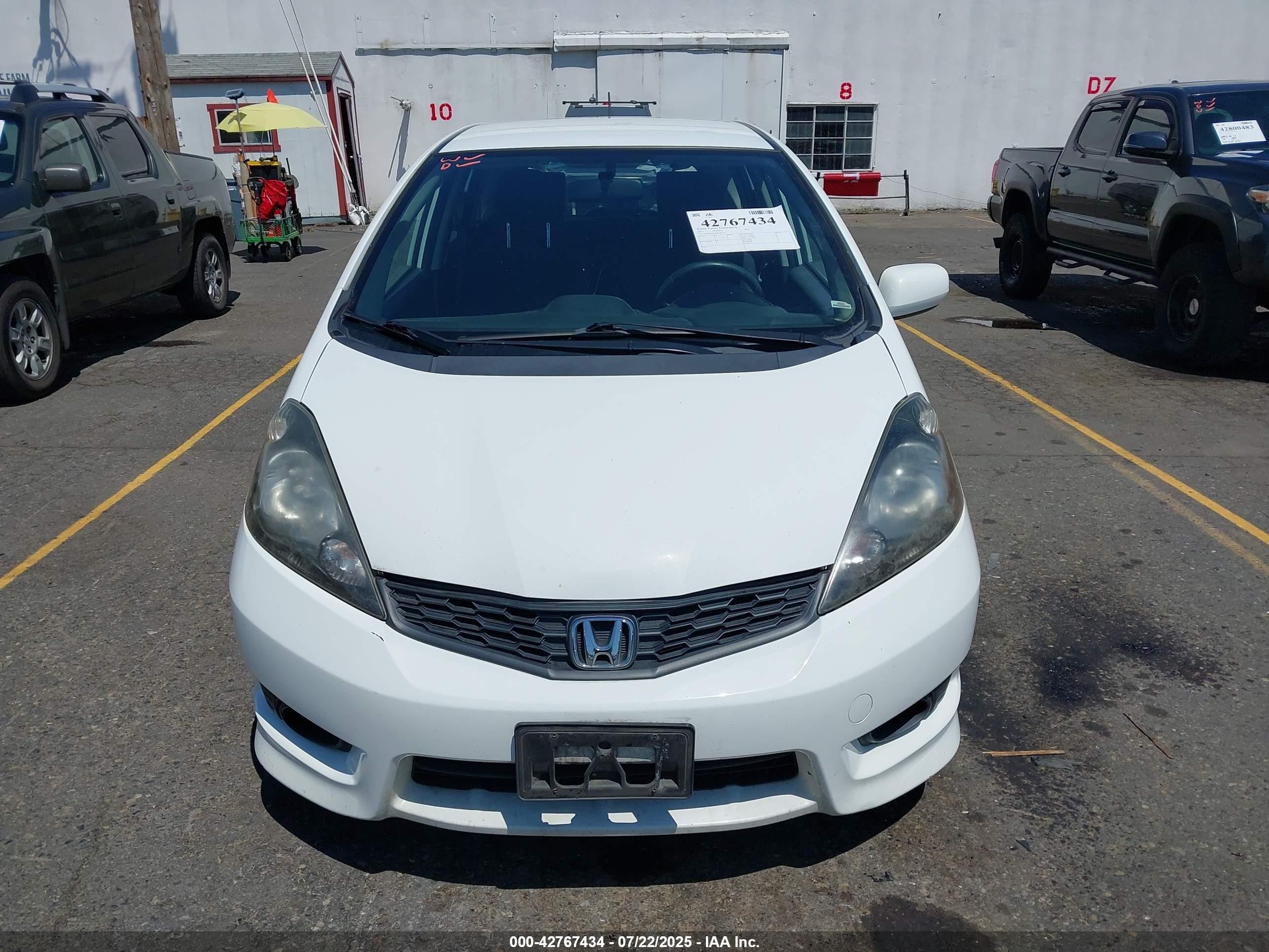2013 Honda Fit Sport White vin: JHMGE8H59DC074101