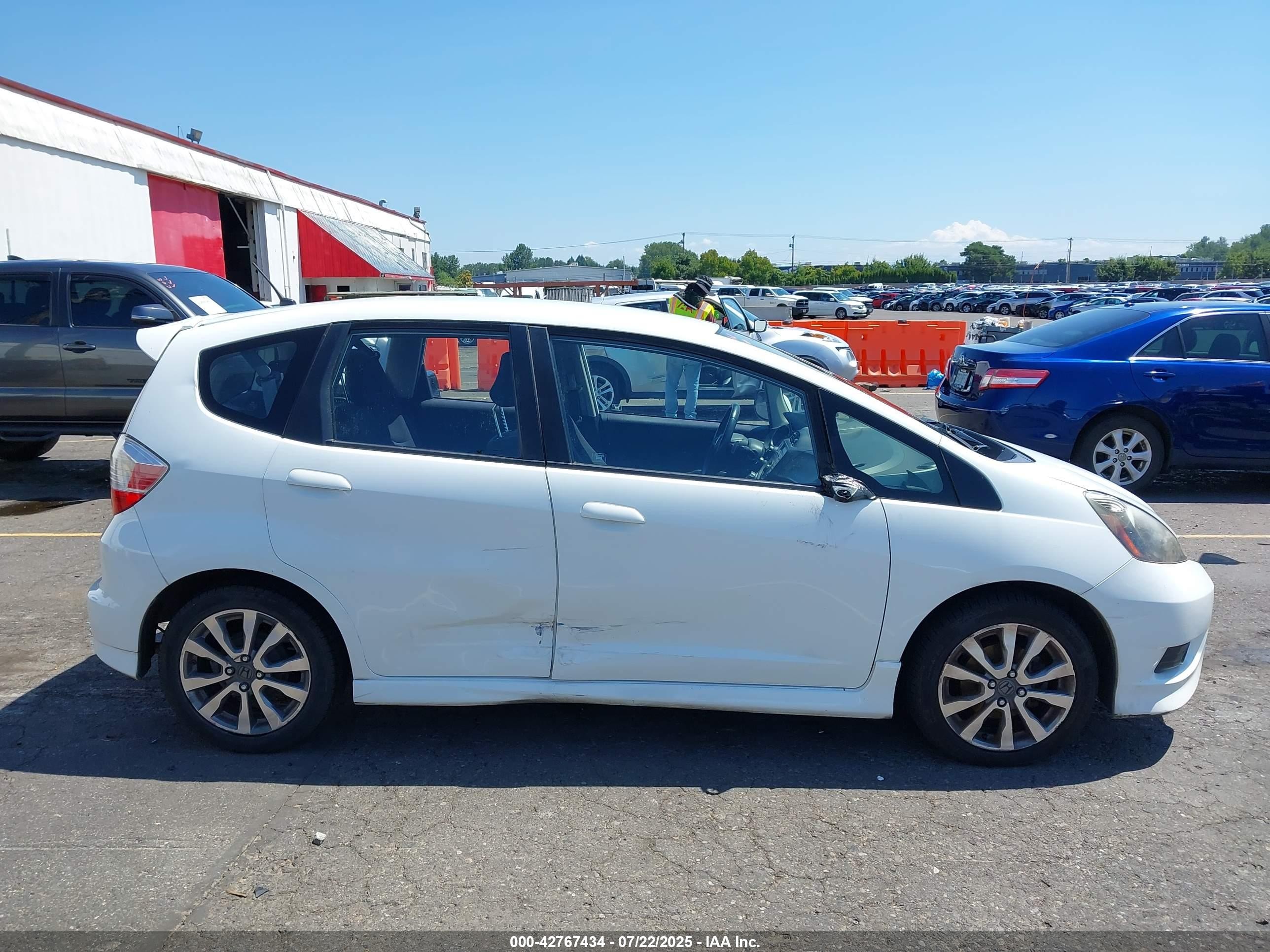 2013 Honda Fit Sport White vin: JHMGE8H59DC074101