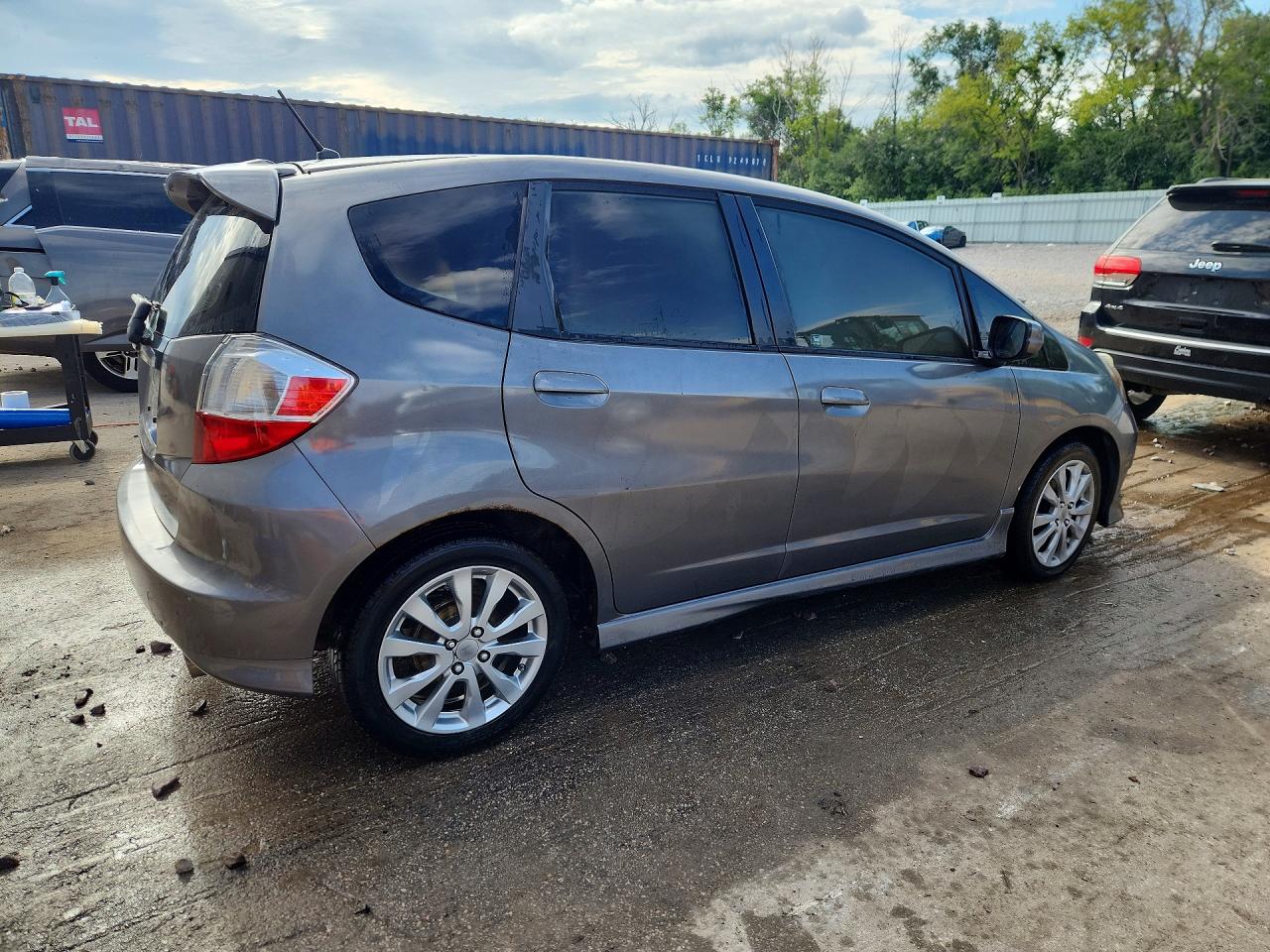 2013 Honda Fit Sport Серебряный vin: JHMGE8H59DC076284