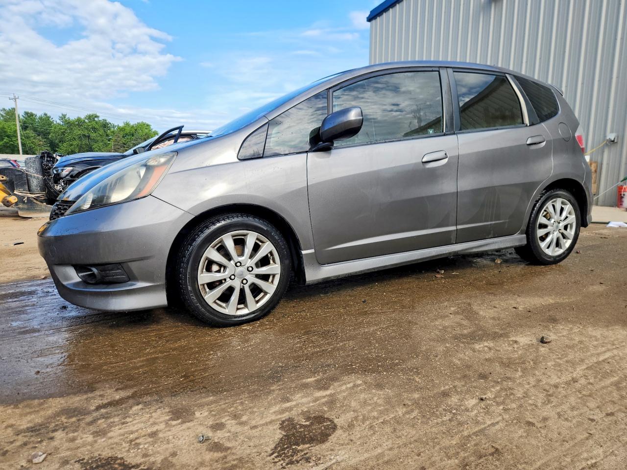 2013 Honda Fit Sport Silver vin: JHMGE8H59DC076284