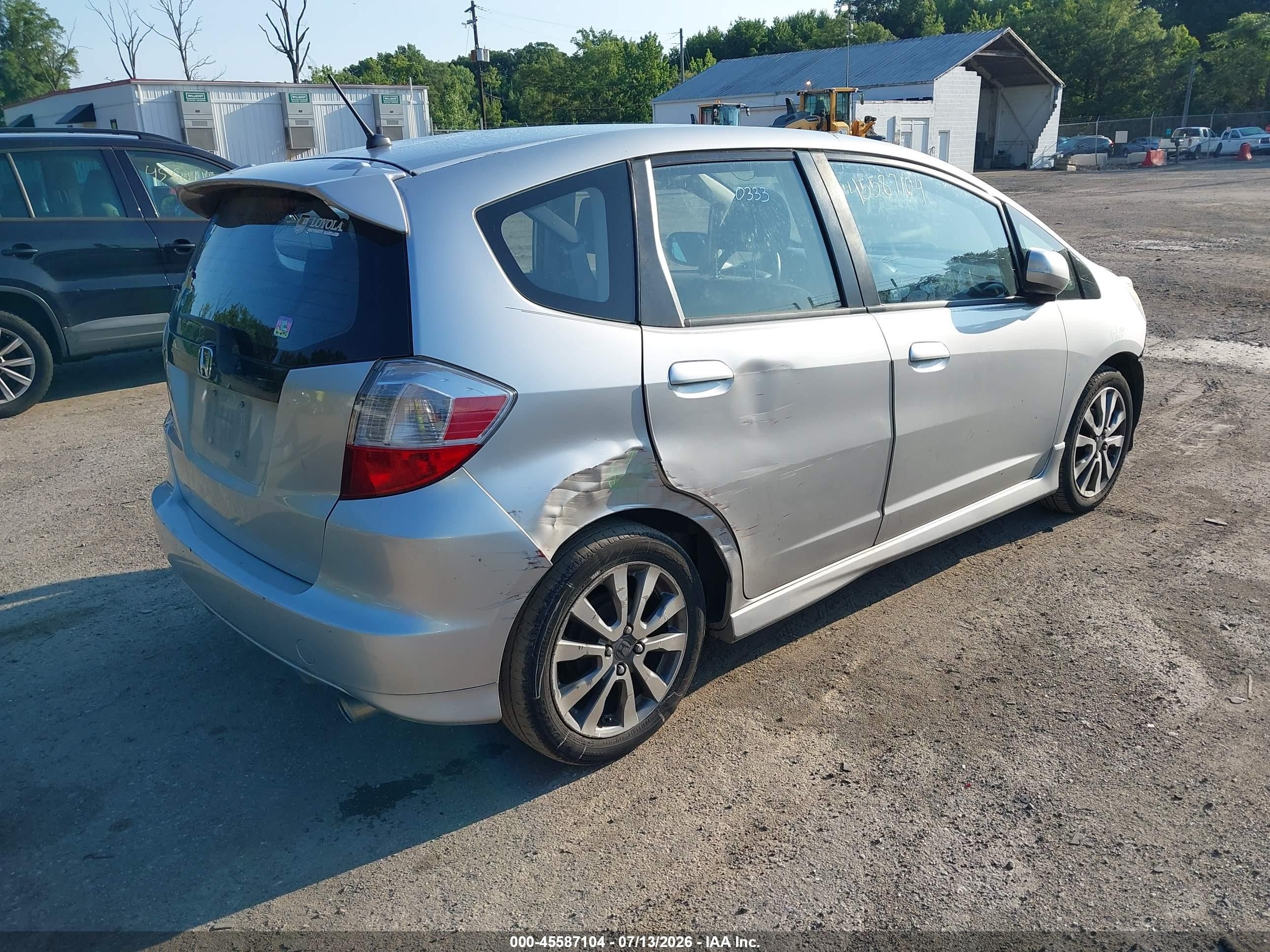 2013 Honda Fit Sport Silver vin: JHMGE8H59DC077077