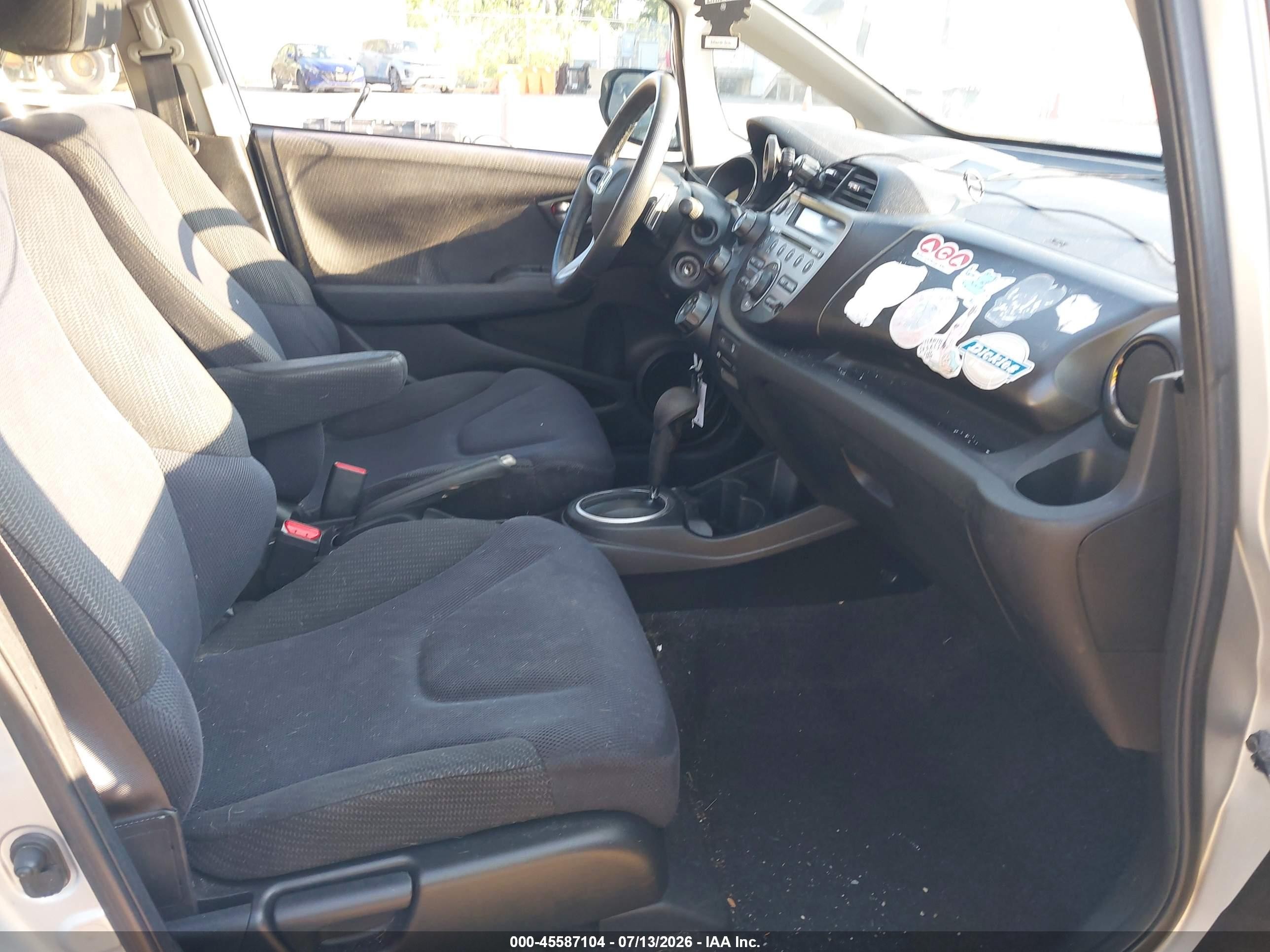 2013 Honda Fit Sport Silver vin: JHMGE8H59DC077077