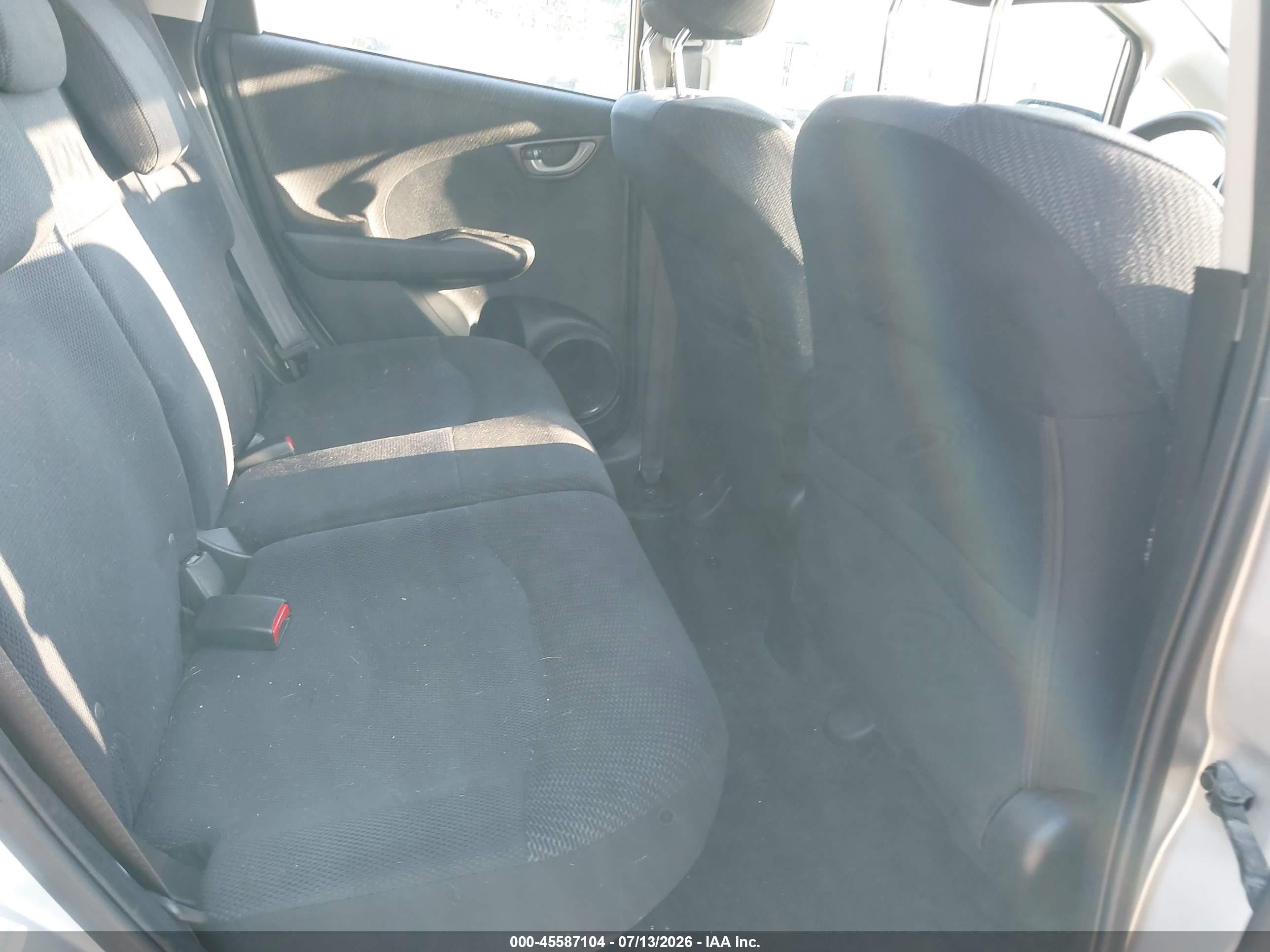 2013 Honda Fit Sport Silver vin: JHMGE8H59DC077077