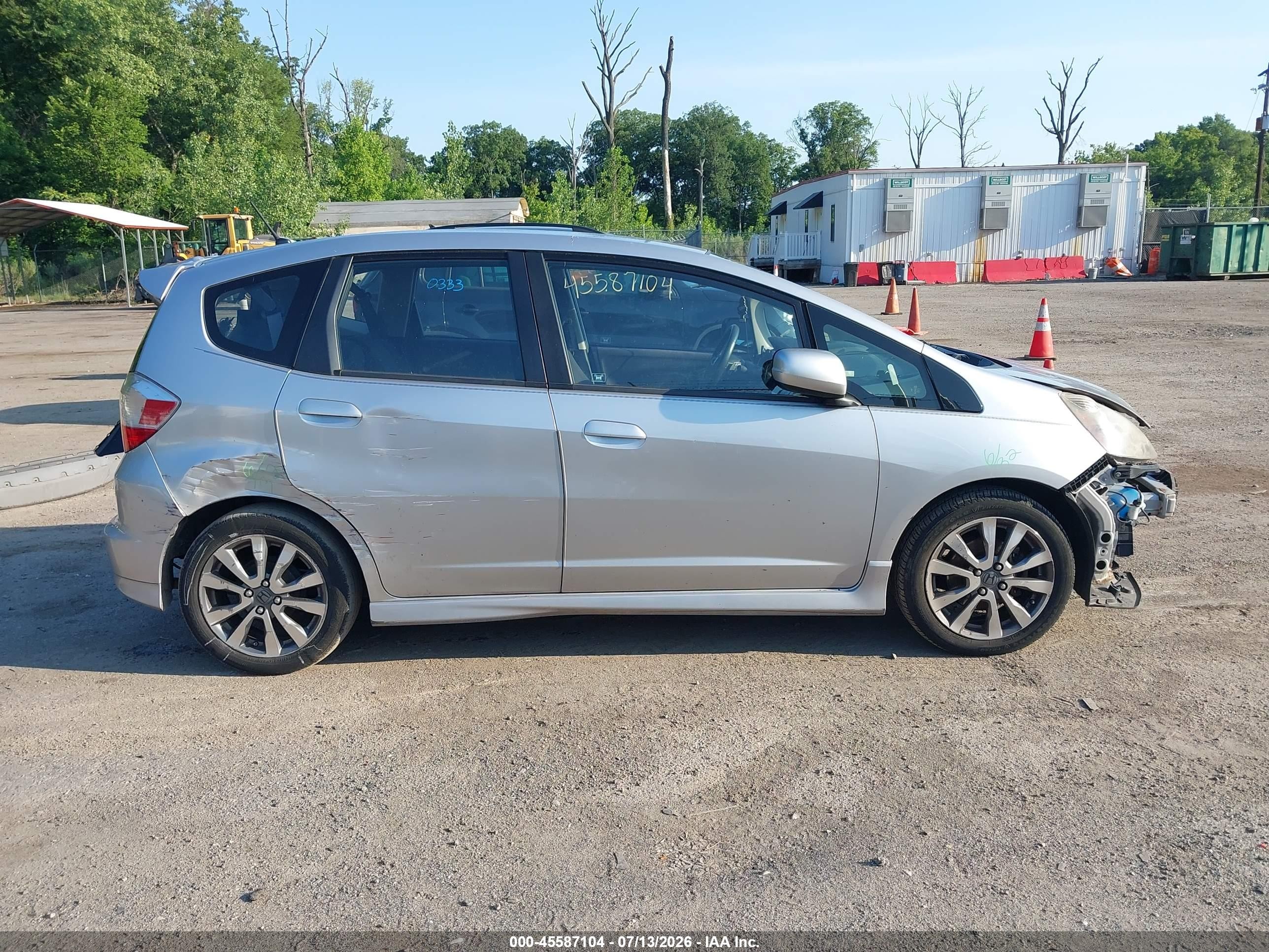 2013 Honda Fit Sport Silver vin: JHMGE8H59DC077077