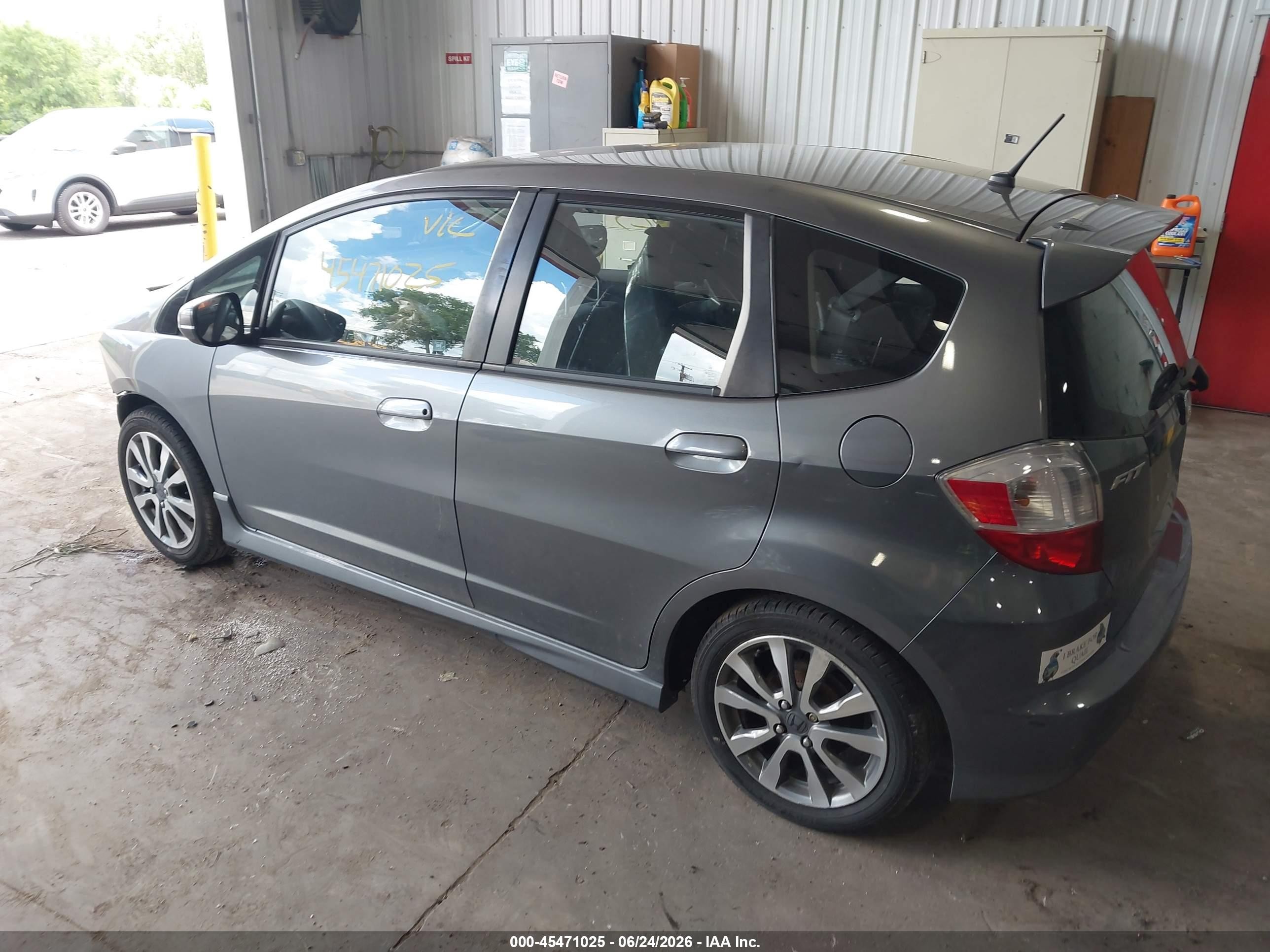 2013 Honda Fit Sport Gray vin: JHMGE8H59DC077886