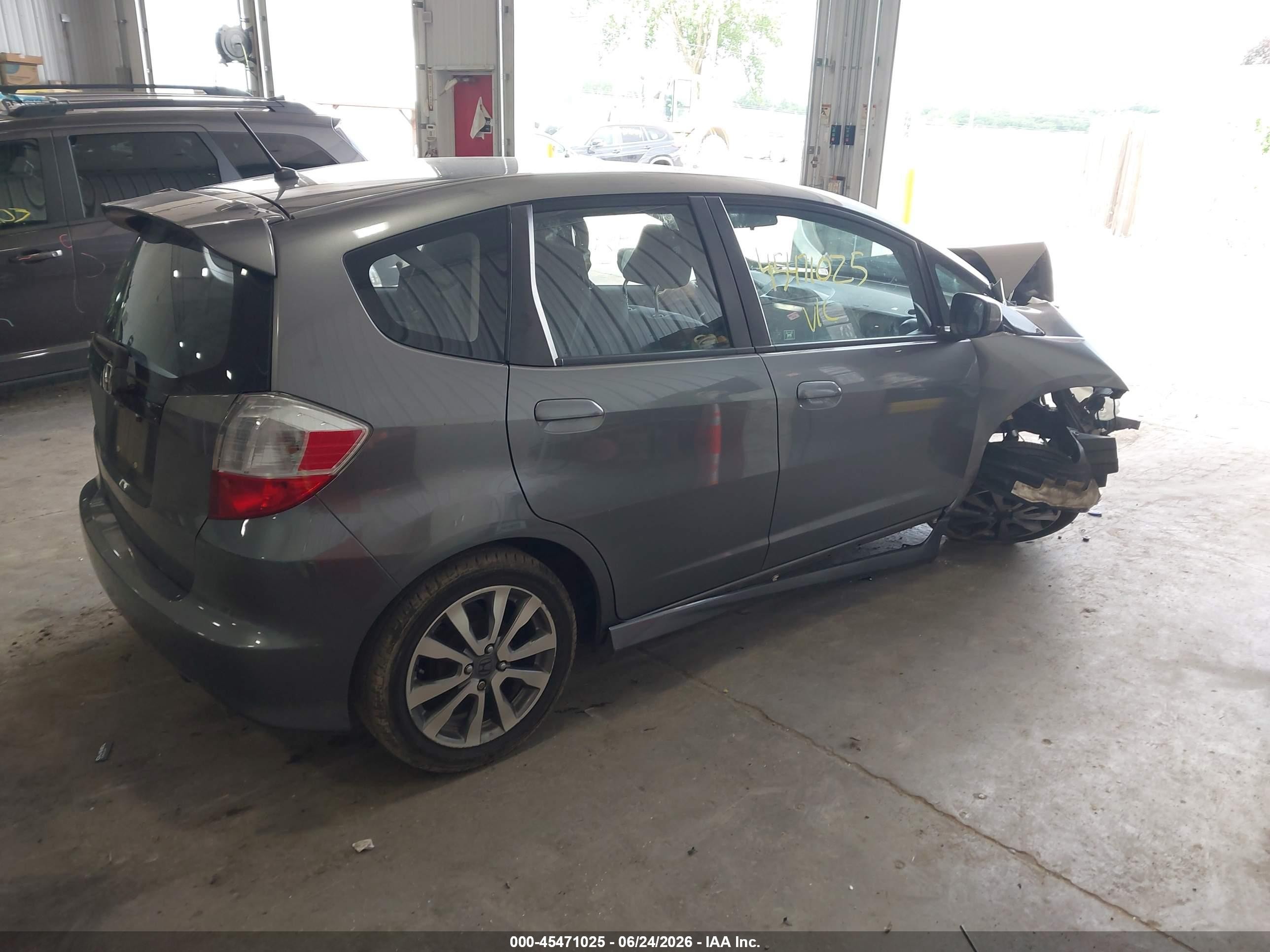 2013 Honda Fit Sport Gray vin: JHMGE8H59DC077886