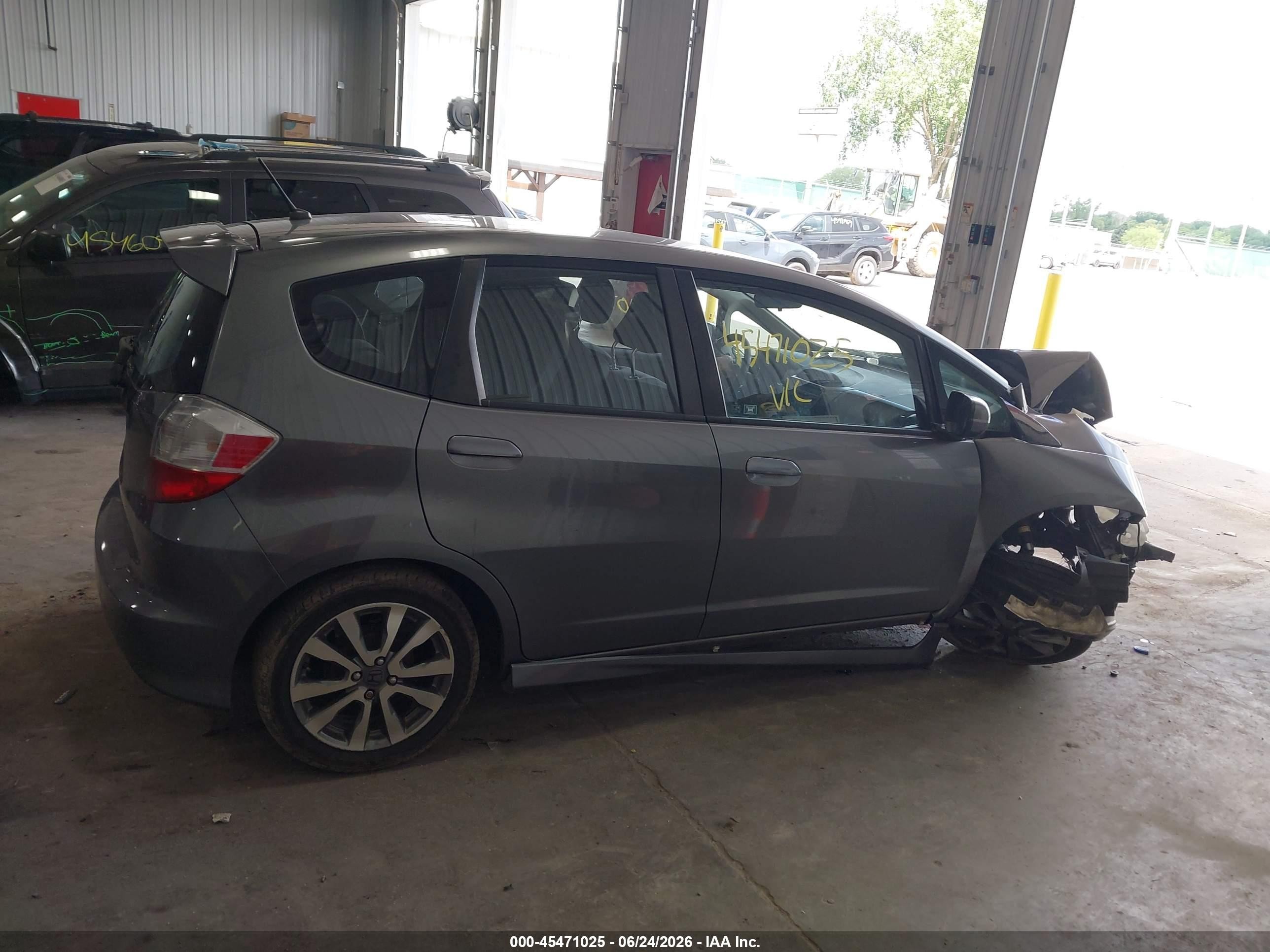 2013 Honda Fit Sport Gray vin: JHMGE8H59DC077886