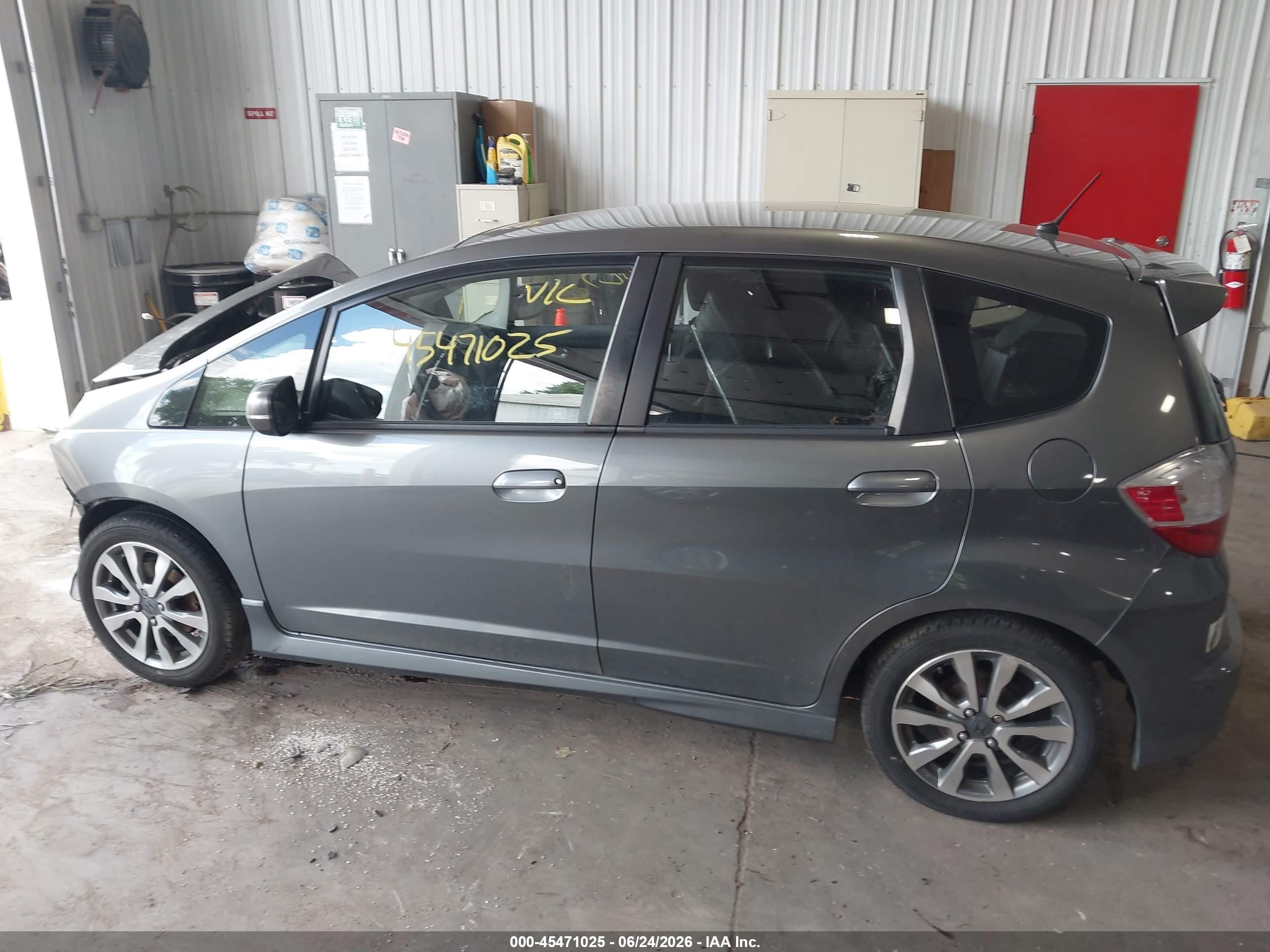 2013 Honda Fit Sport Gray vin: JHMGE8H59DC077886