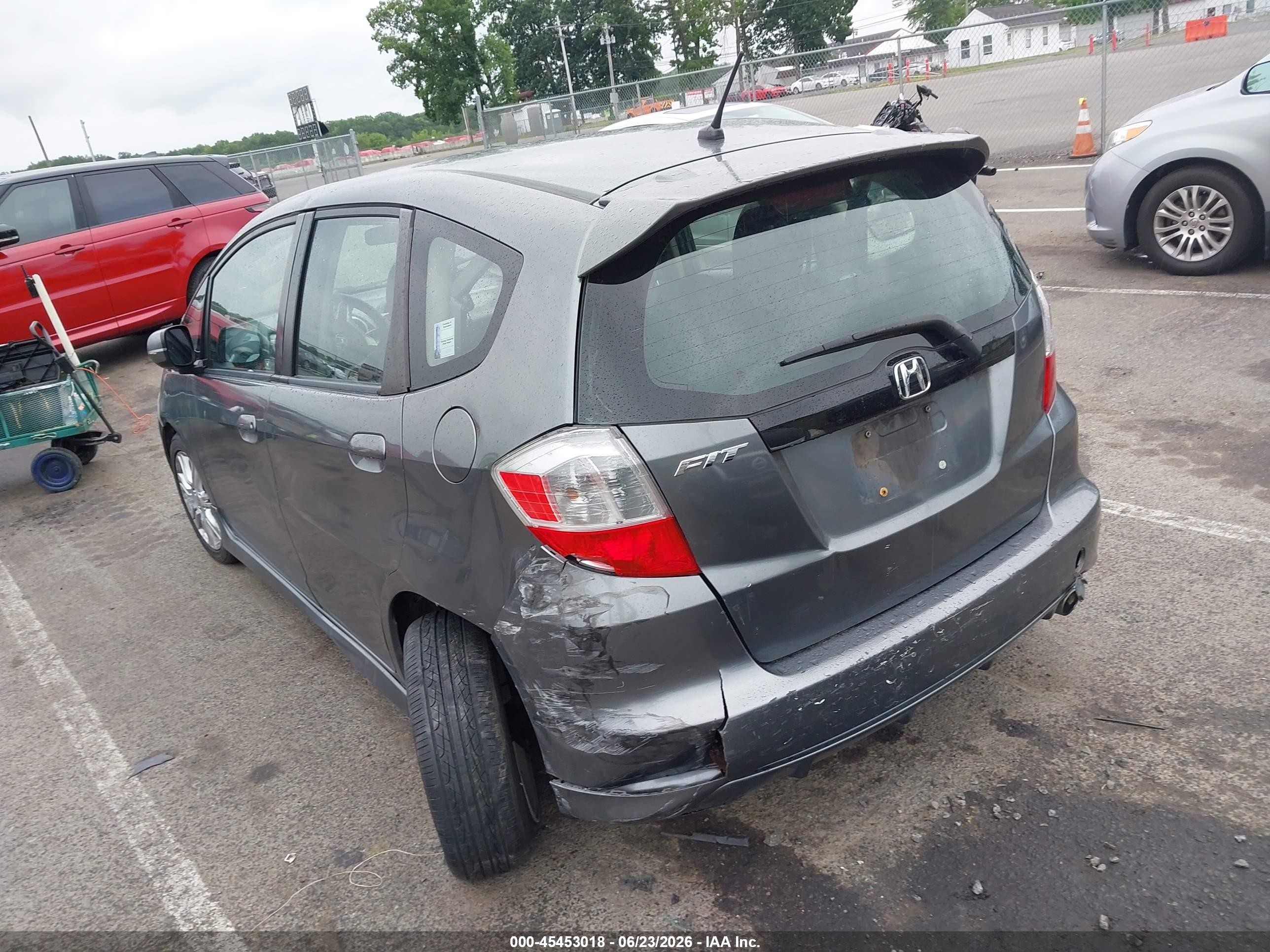 2011 Honda Fit Sport Silver vin: JHMGE8H5XBC000182
