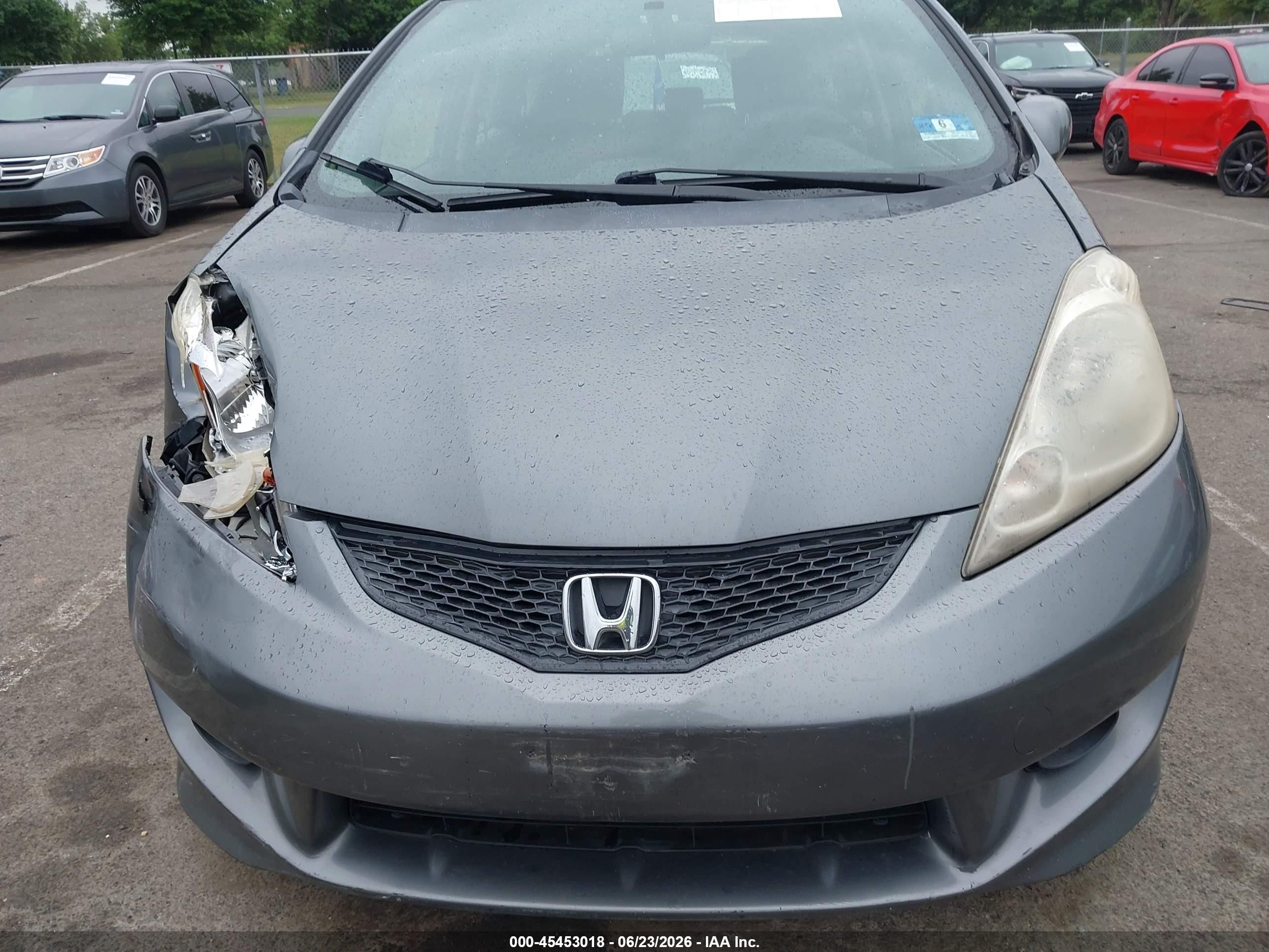 2011 Honda Fit Sport Silver vin: JHMGE8H5XBC000182