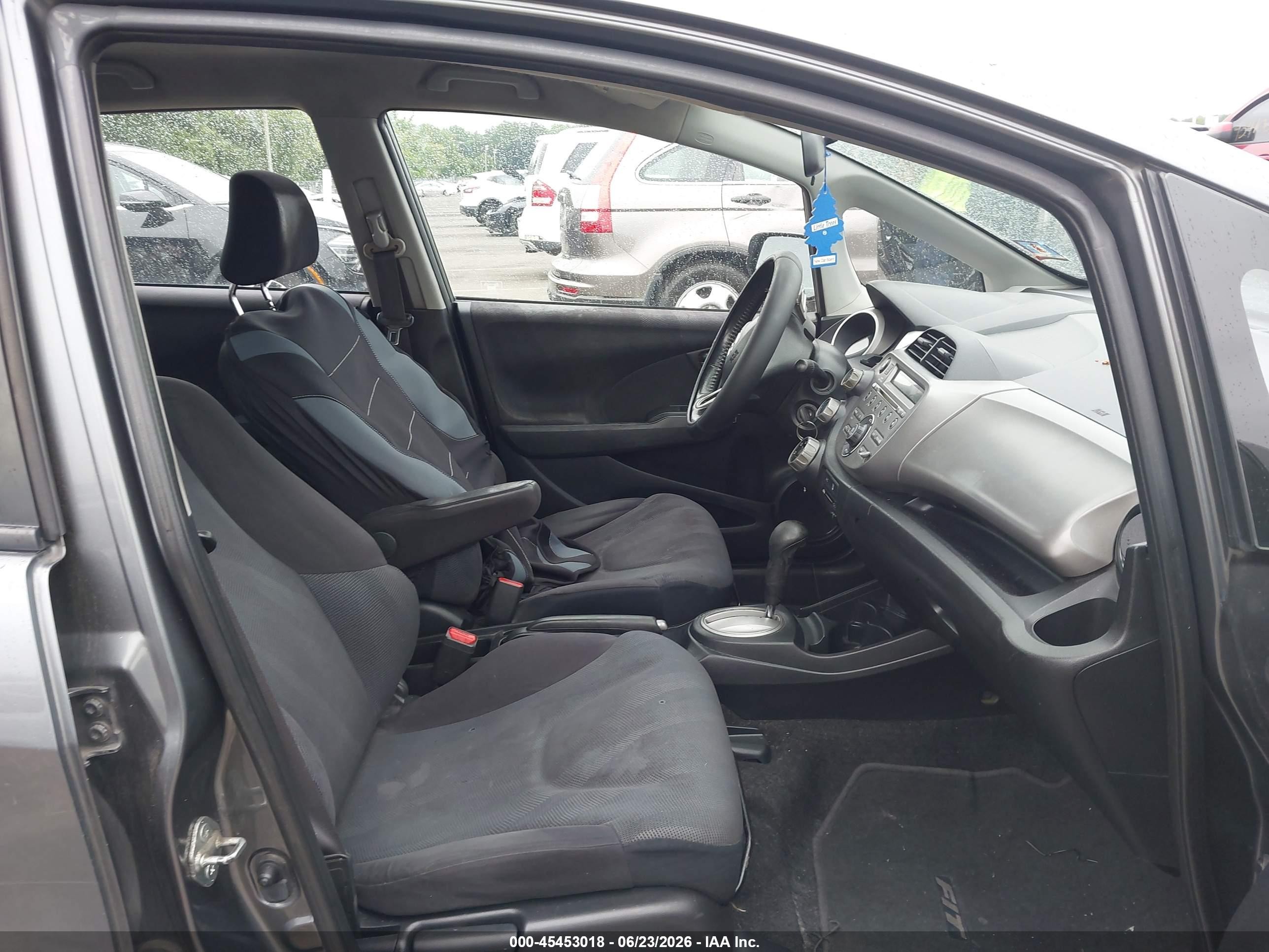 2011 Honda Fit Sport Silver vin: JHMGE8H5XBC000182