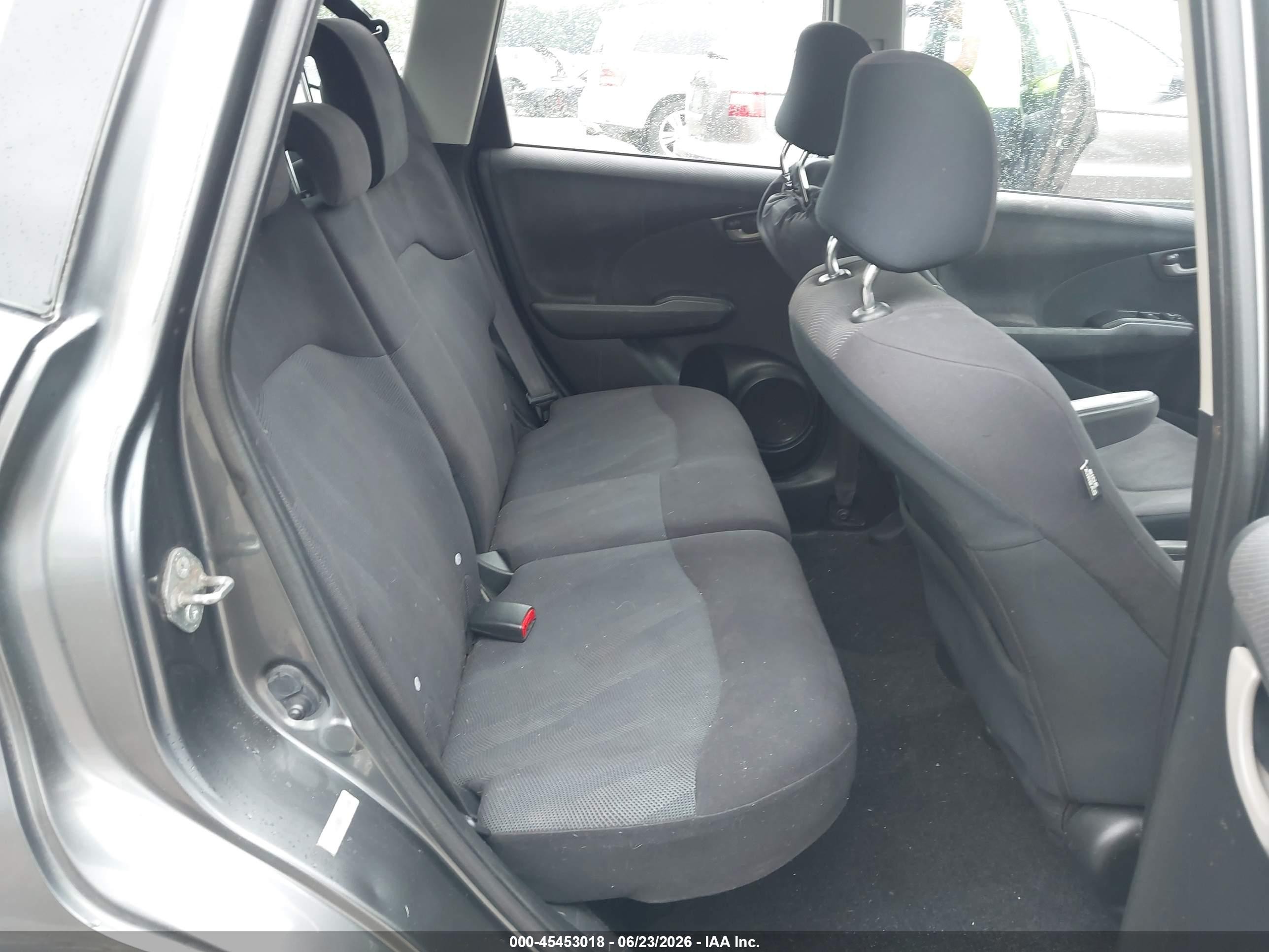 2011 Honda Fit Sport Silver vin: JHMGE8H5XBC000182