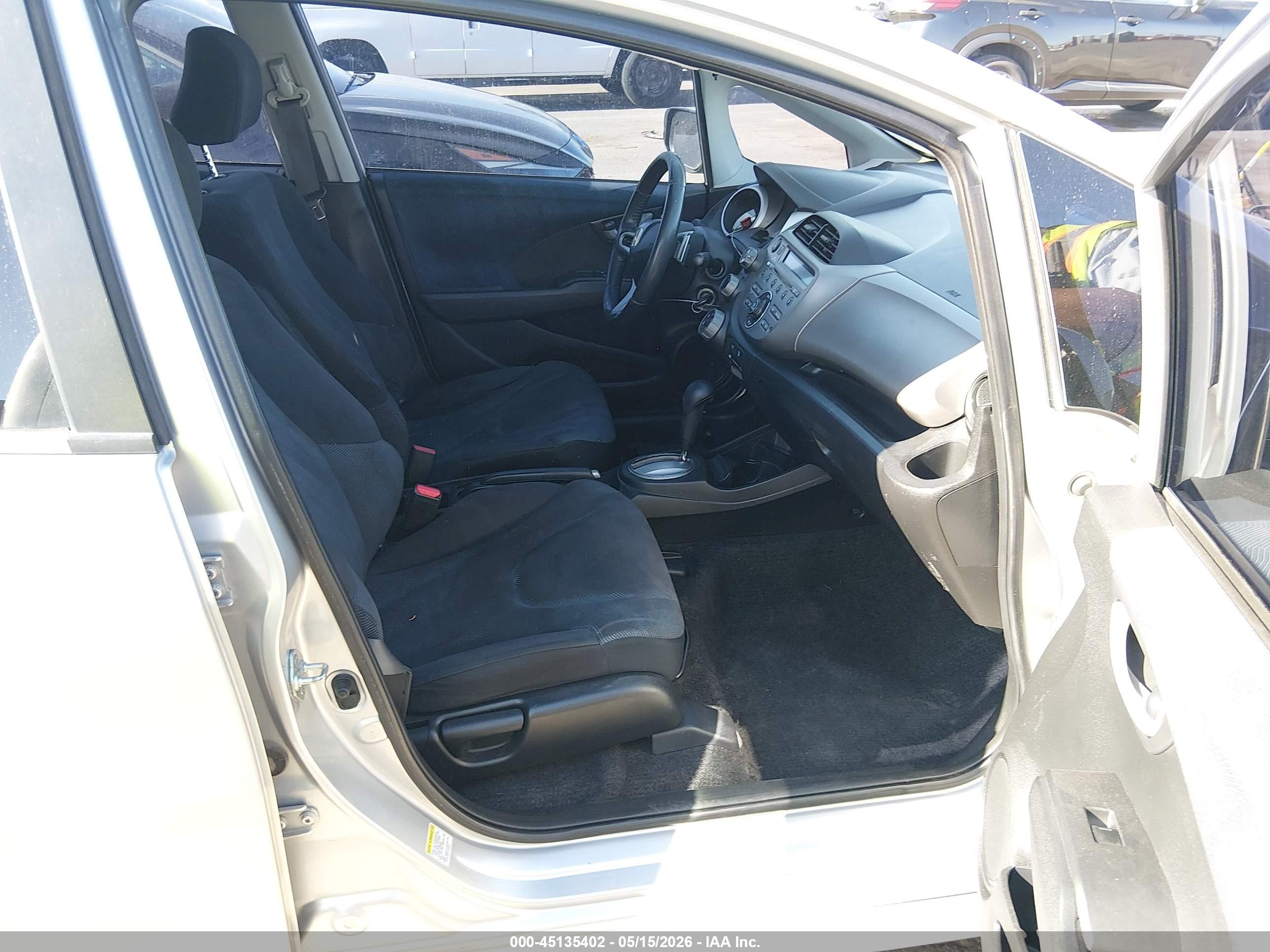 2011 Honda Fit Sport Silver vin: JHMGE8H5XBC011196