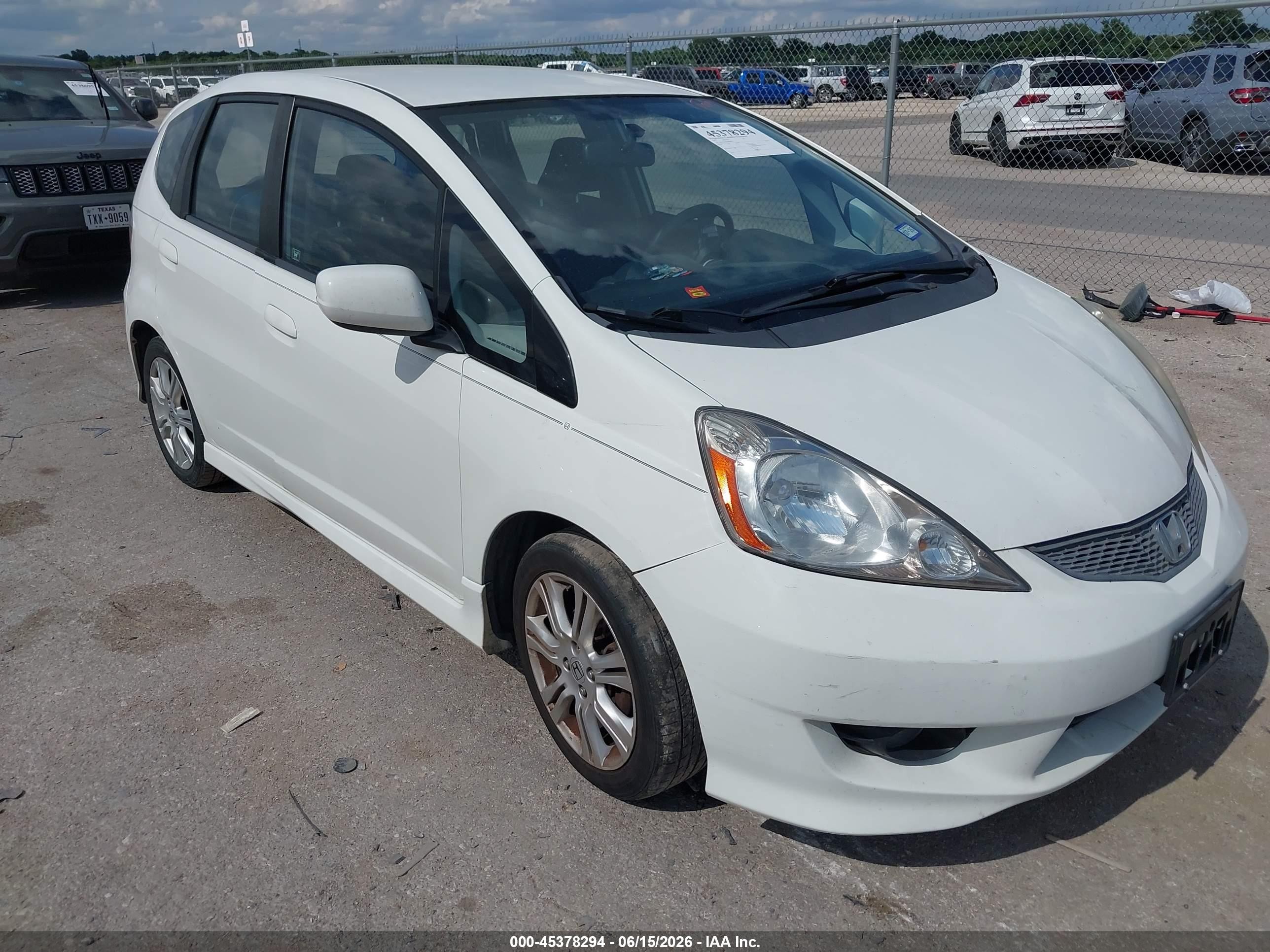2011 Honda Fit Sport White vin: JHMGE8H5XBS000494