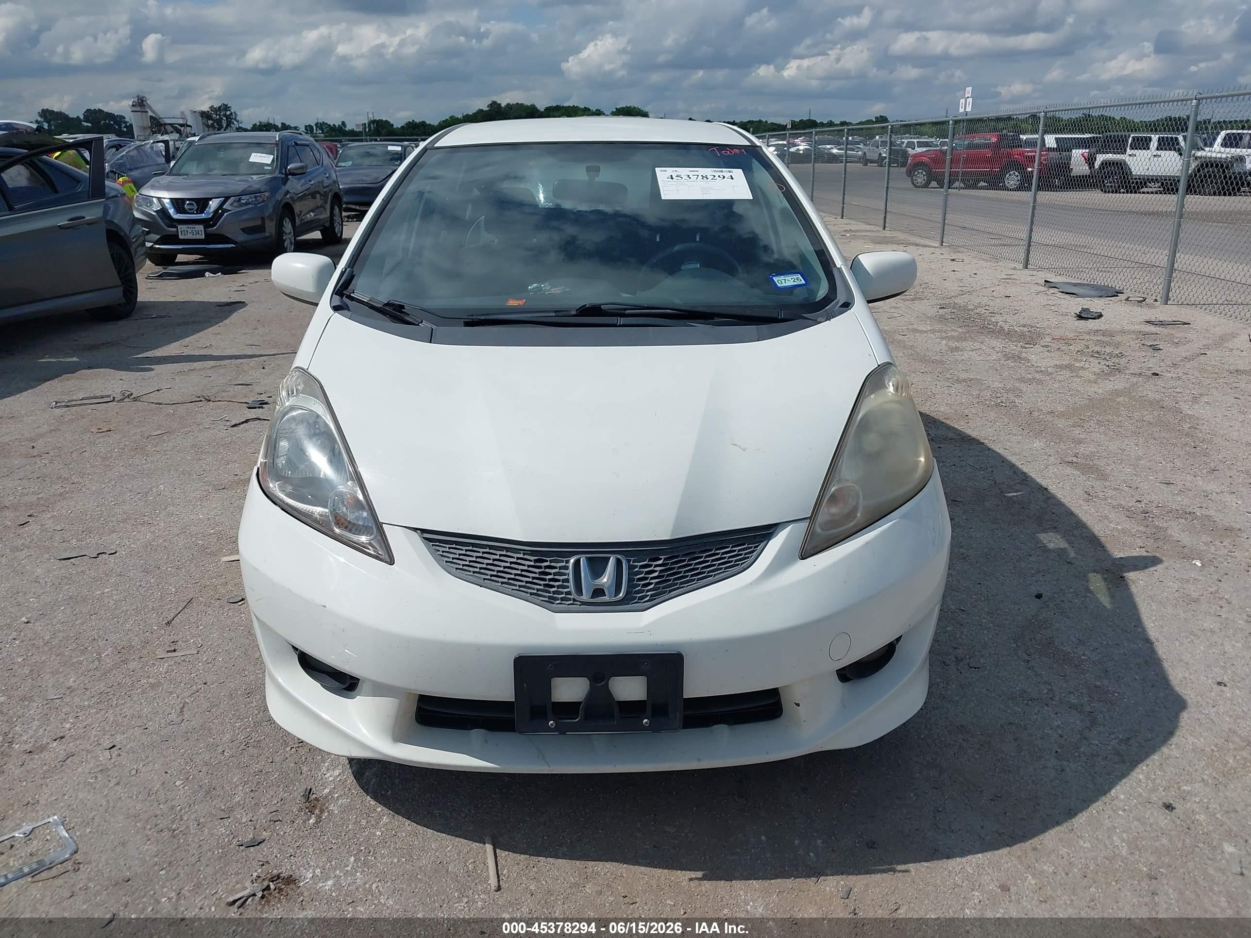 2011 Honda Fit Sport White vin: JHMGE8H5XBS000494