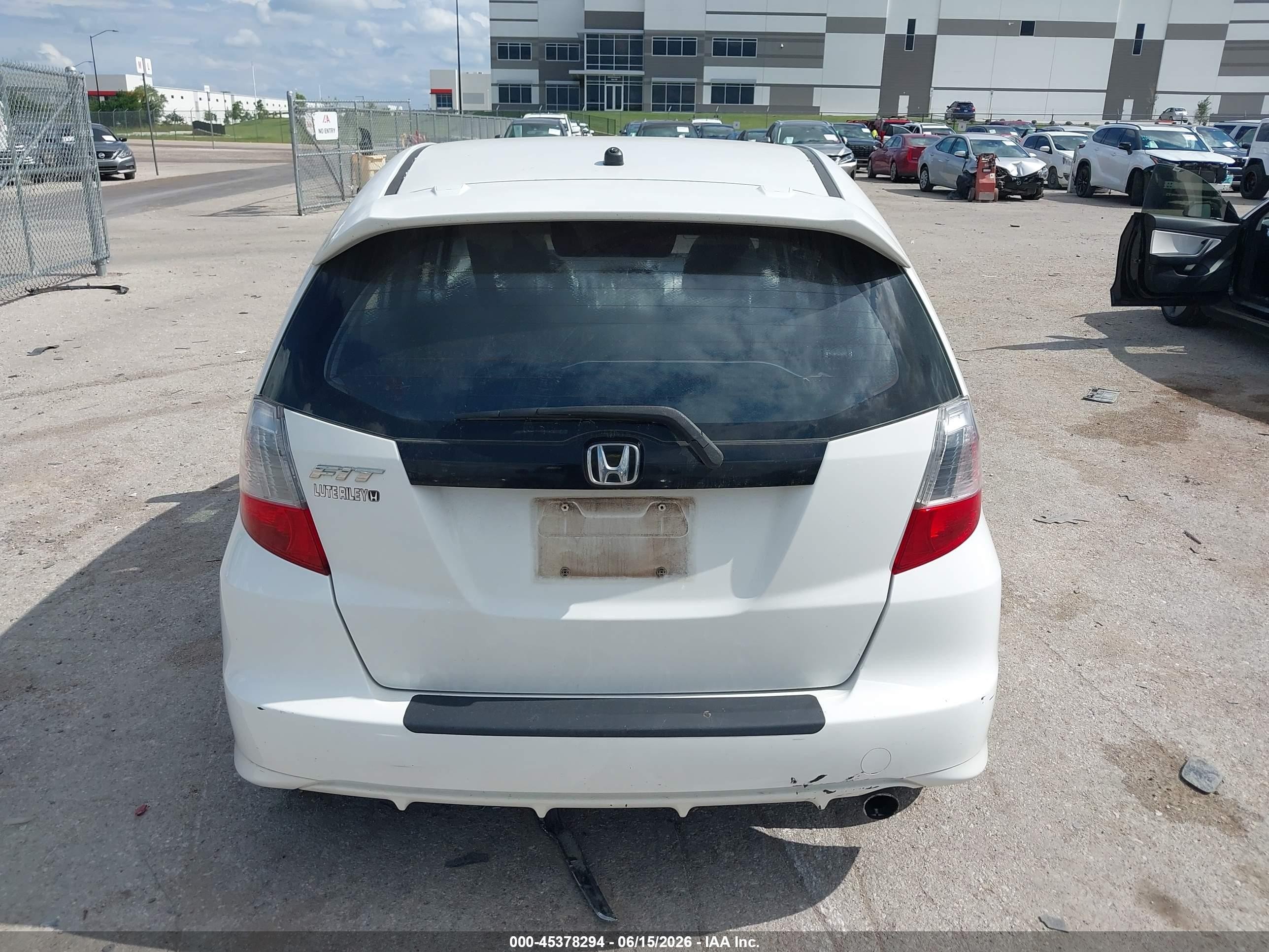 2011 Honda Fit Sport White vin: JHMGE8H5XBS000494