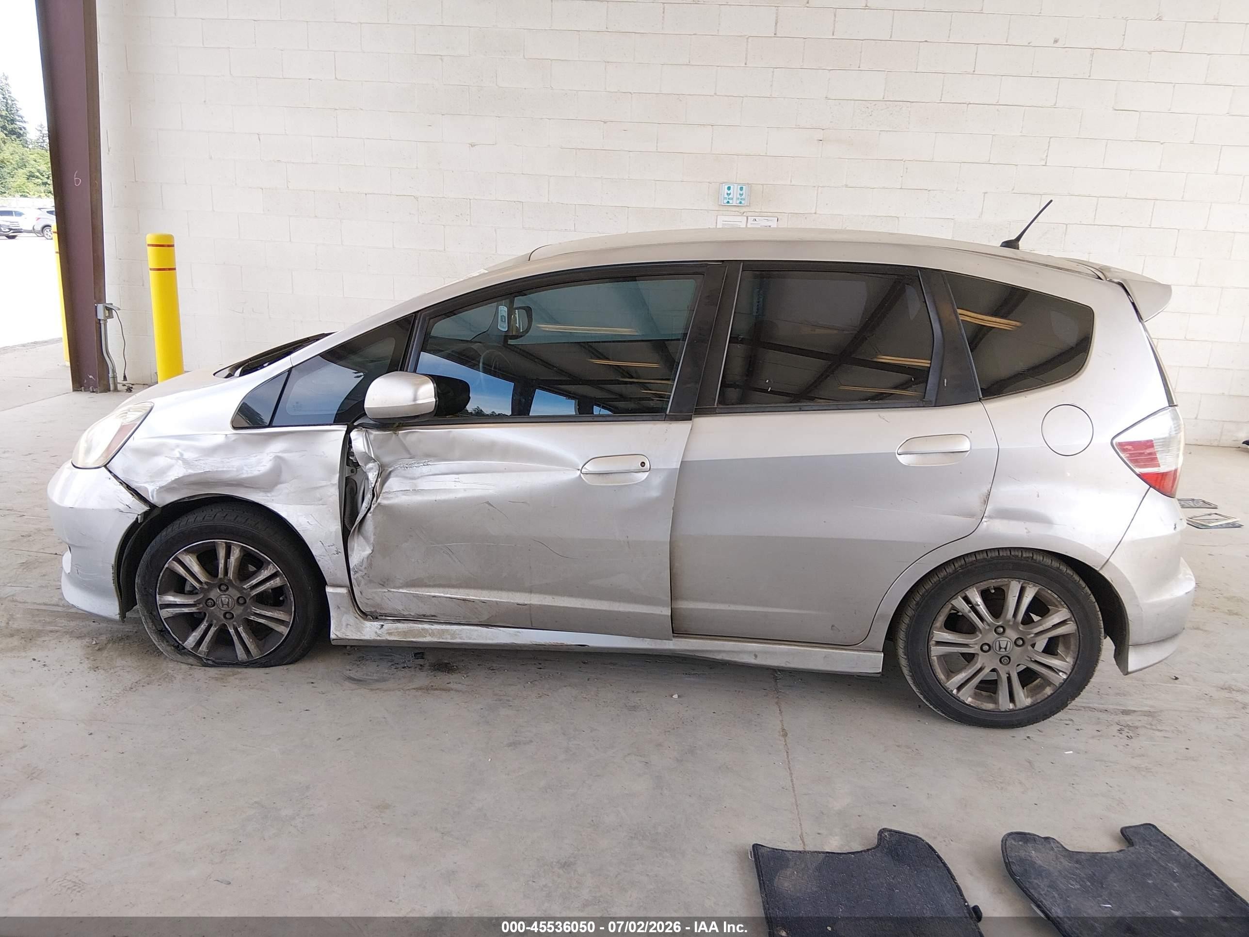 2011 Honda Fit Sport Silver vin: JHMGE8H5XBS009518