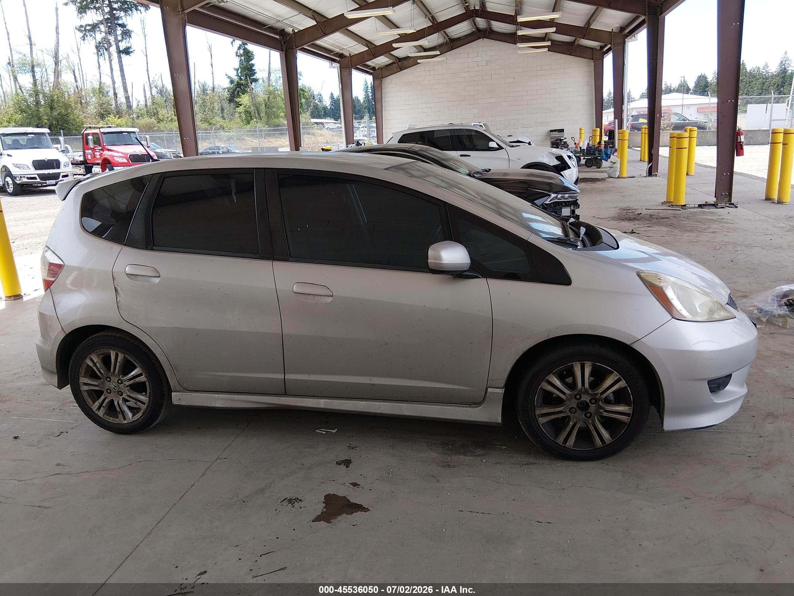 2011 Honda Fit Sport Silver vin: JHMGE8H5XBS009518