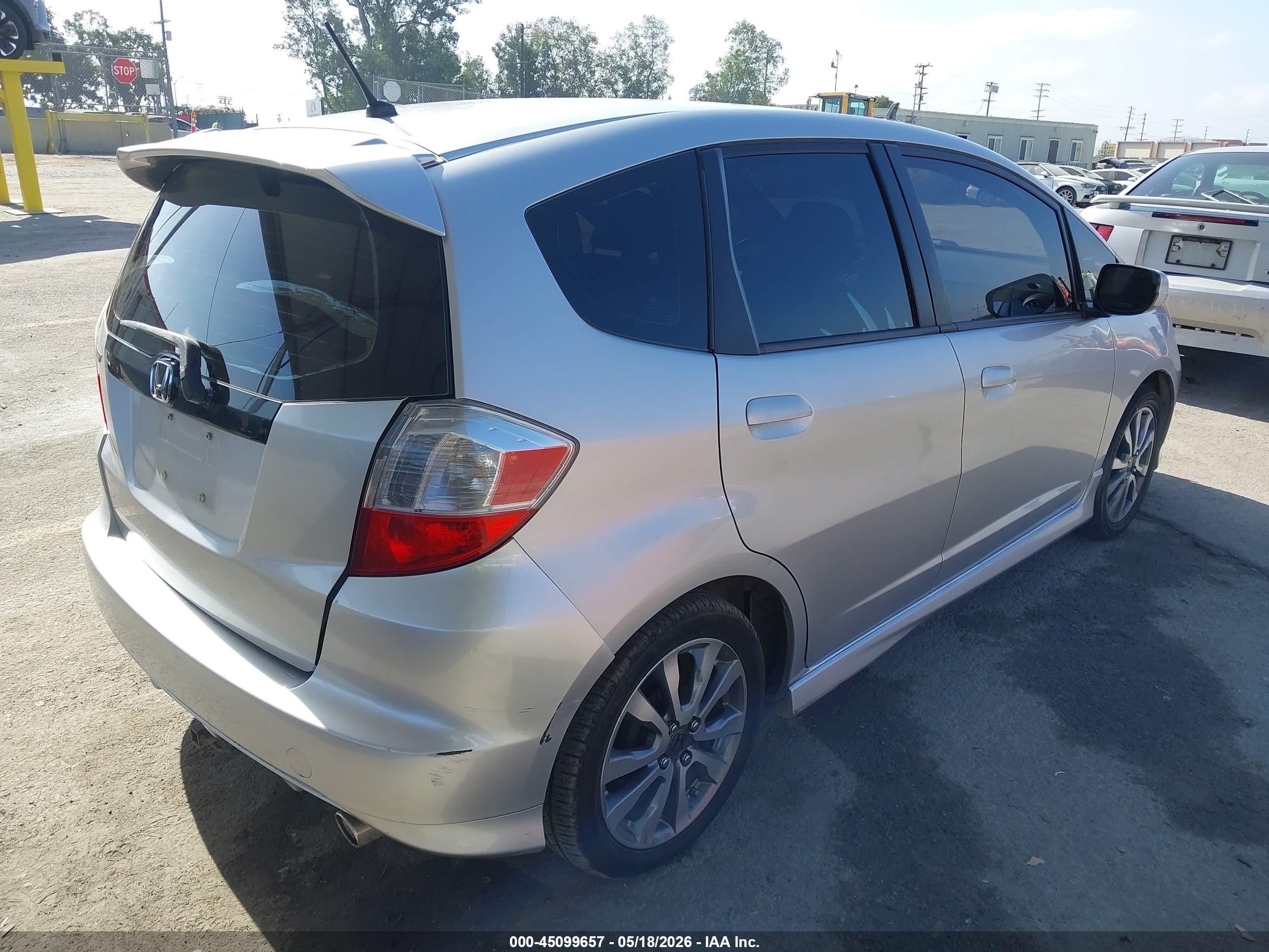 2012 Honda Fit Sport Серебряный vin: JHMGE8H5XCC011409