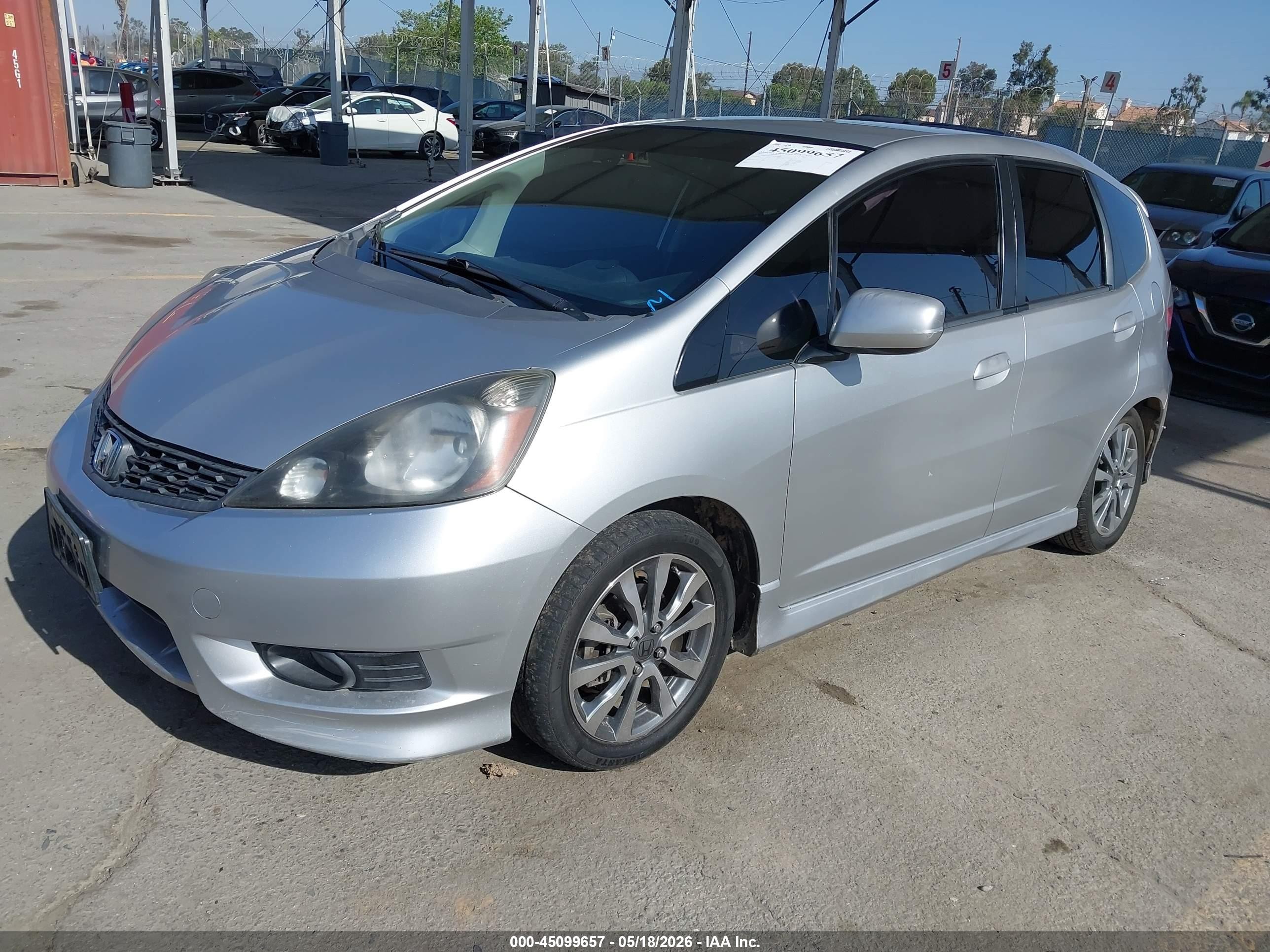 2012 Honda Fit Sport Серебряный vin: JHMGE8H5XCC011409