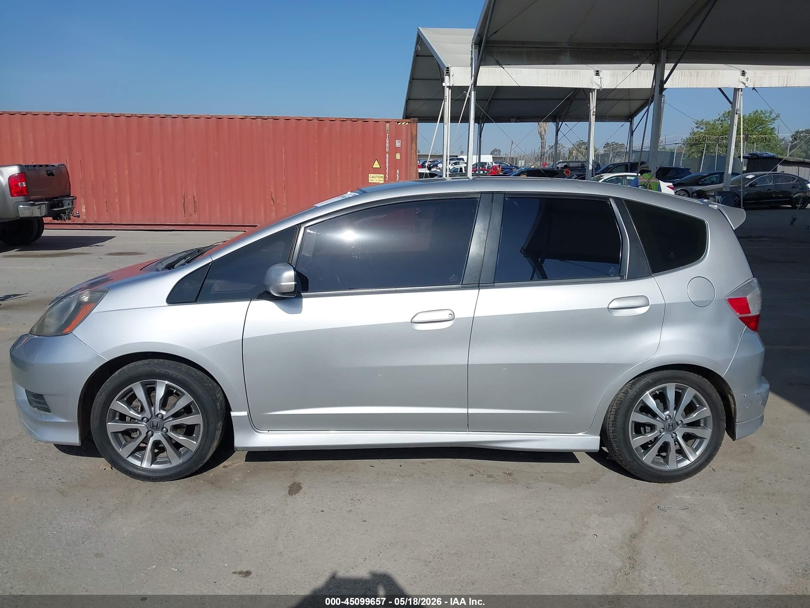 2012 Honda Fit Sport Серебряный vin: JHMGE8H5XCC011409