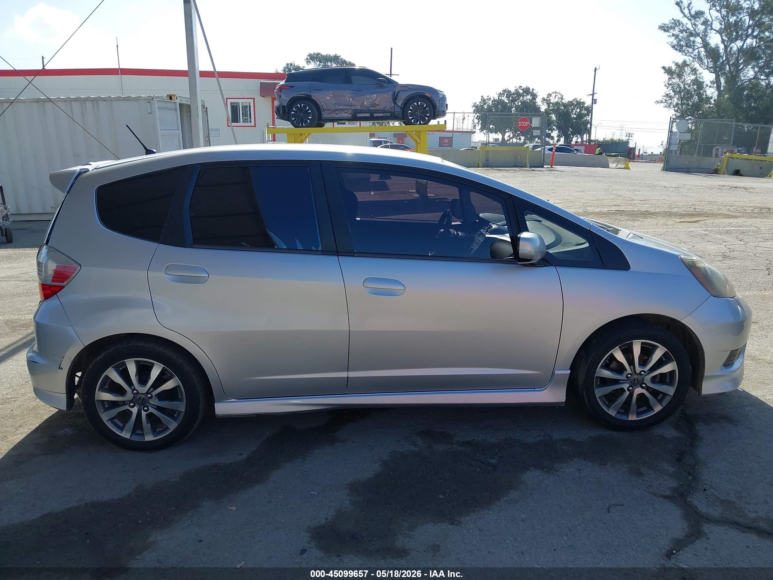 2012 Honda Fit Sport Серебряный vin: JHMGE8H5XCC011409