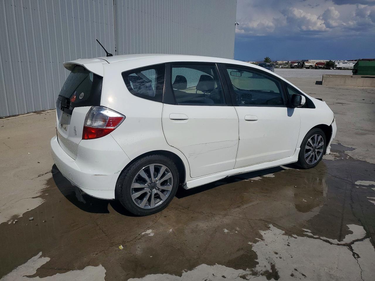 2013 Honda Fit Sport White vin: JHMGE8H5XDC020807