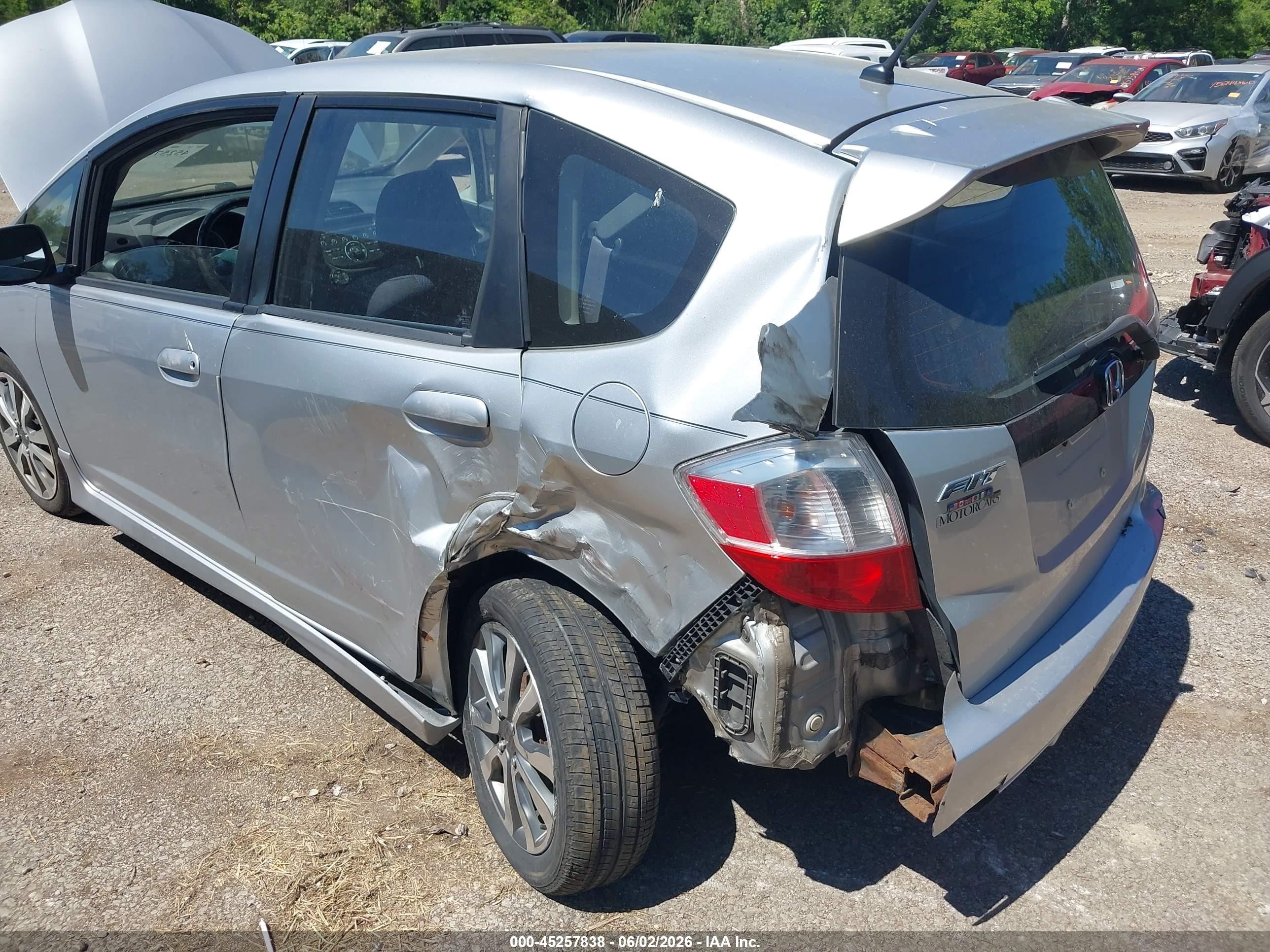 2013 Honda Fit Sport Silver vin: JHMGE8H5XDC029815