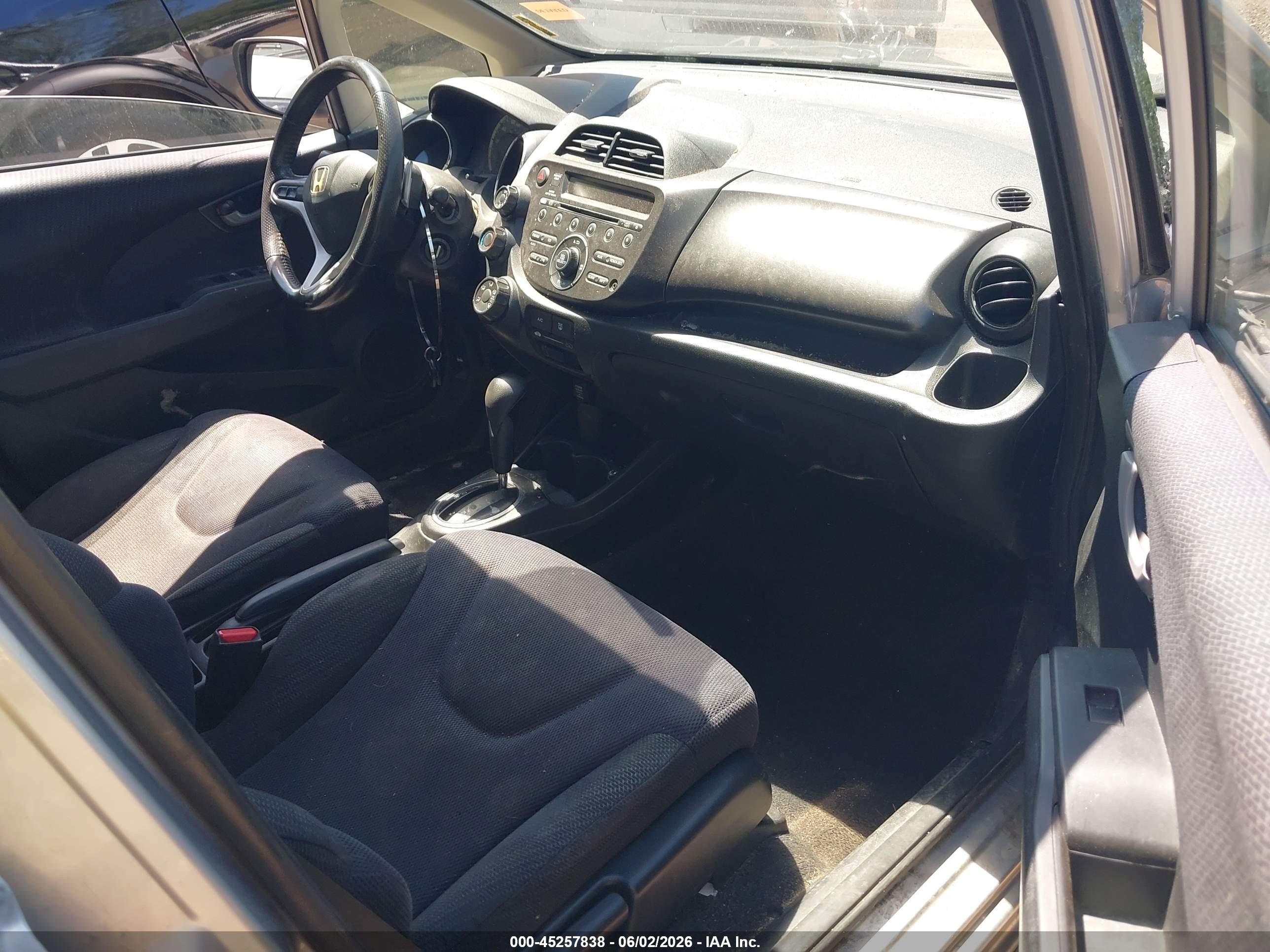 2013 Honda Fit Sport Silver vin: JHMGE8H5XDC029815