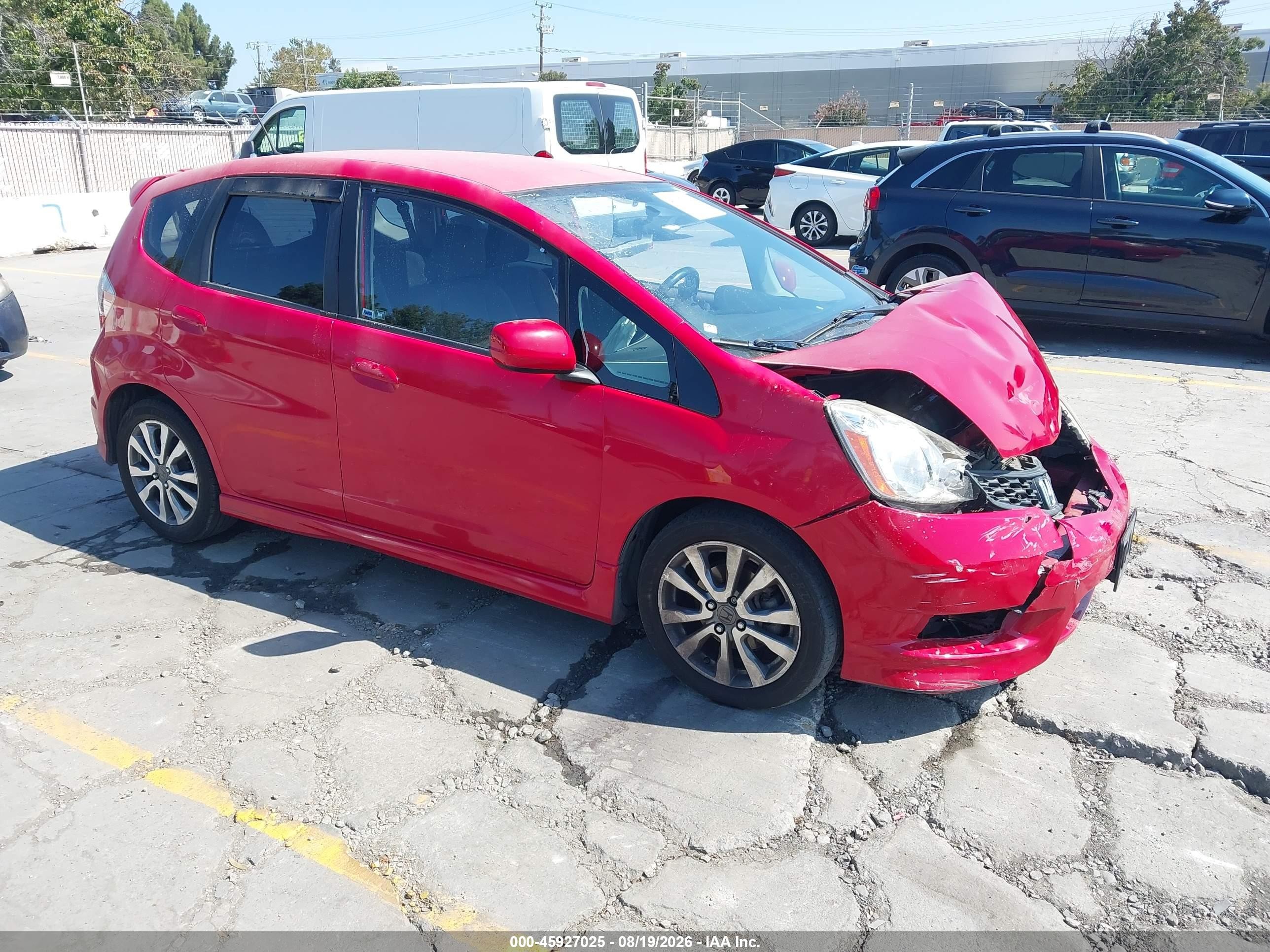 2013 Honda Fit Sport Red vin: JHMGE8H5XDC043326