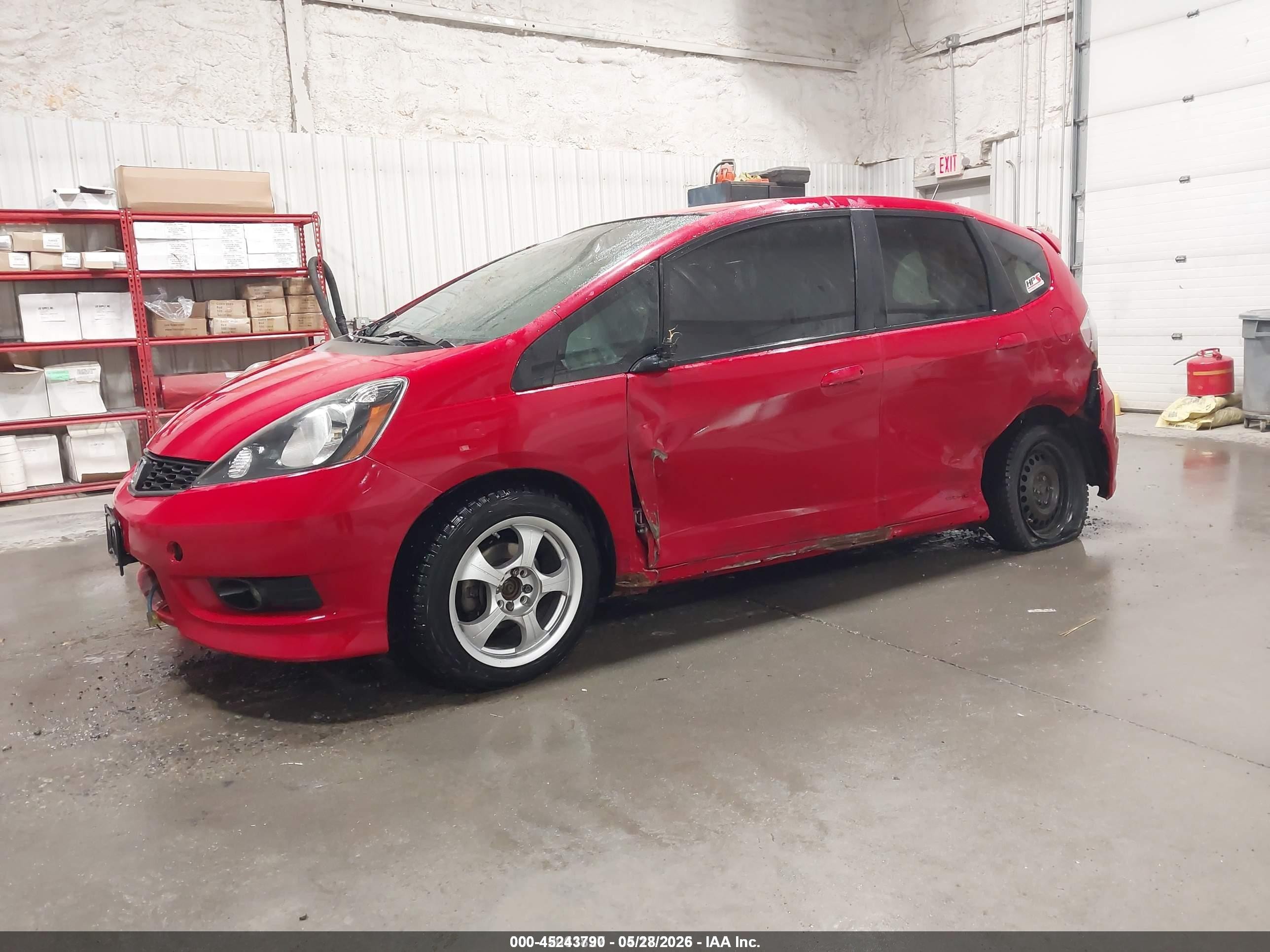 2013 Honda Fit Sport Red vin: JHMGE8H5XDC054763