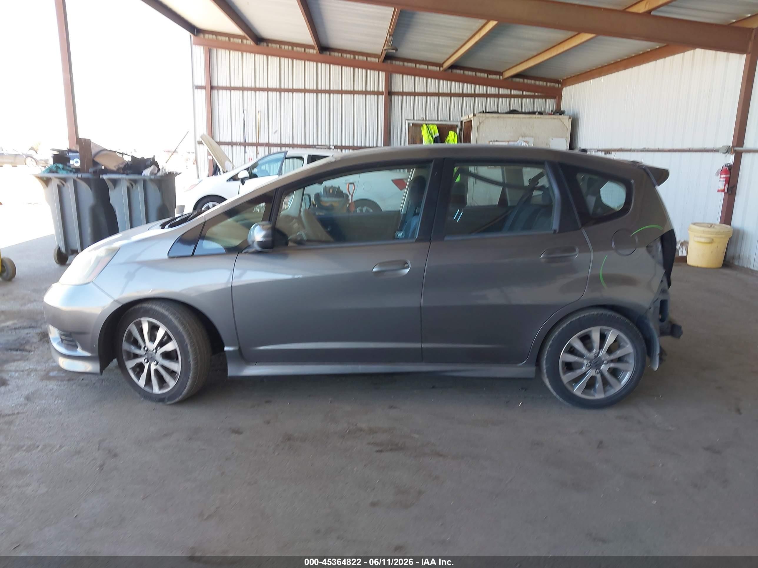2013 Honda Fit Sport Gray vin: JHMGE8H5XDC062815