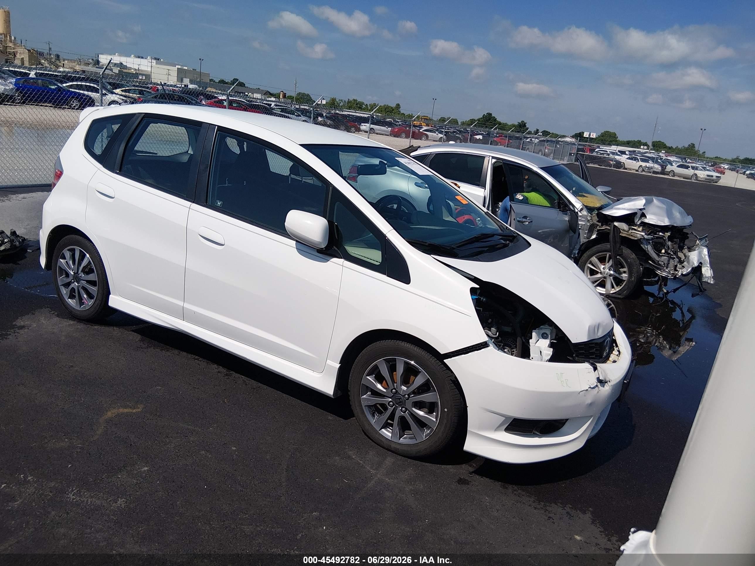2013 Honda Fit Sport Белый vin: JHMGE8H5XDC069912