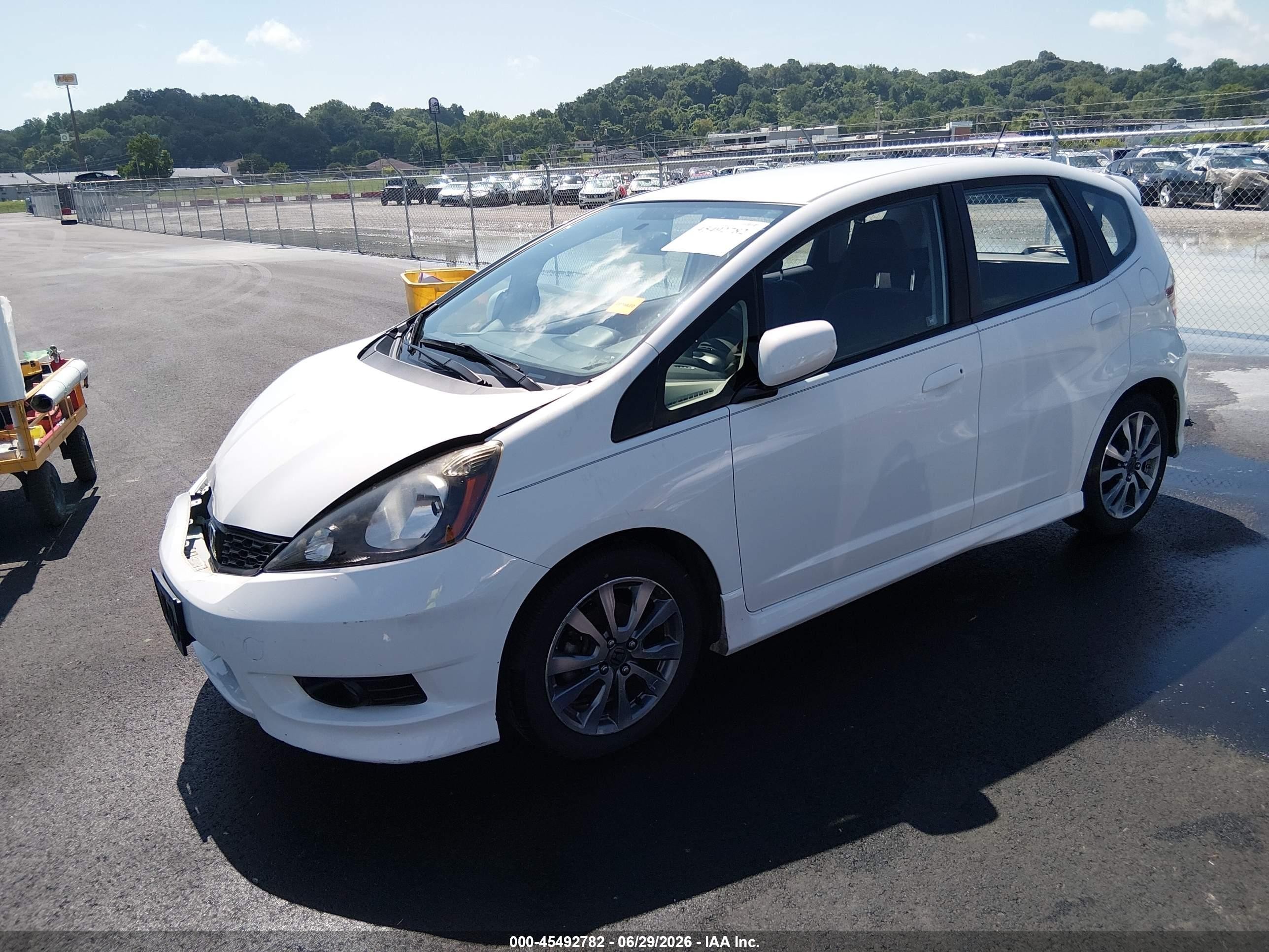 2013 Honda Fit Sport Белый vin: JHMGE8H5XDC069912