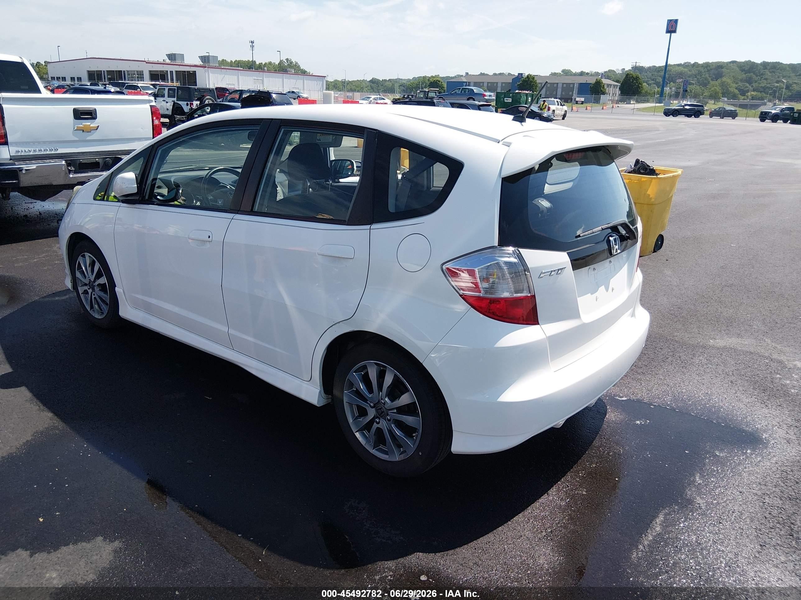 2013 Honda Fit Sport Белый vin: JHMGE8H5XDC069912