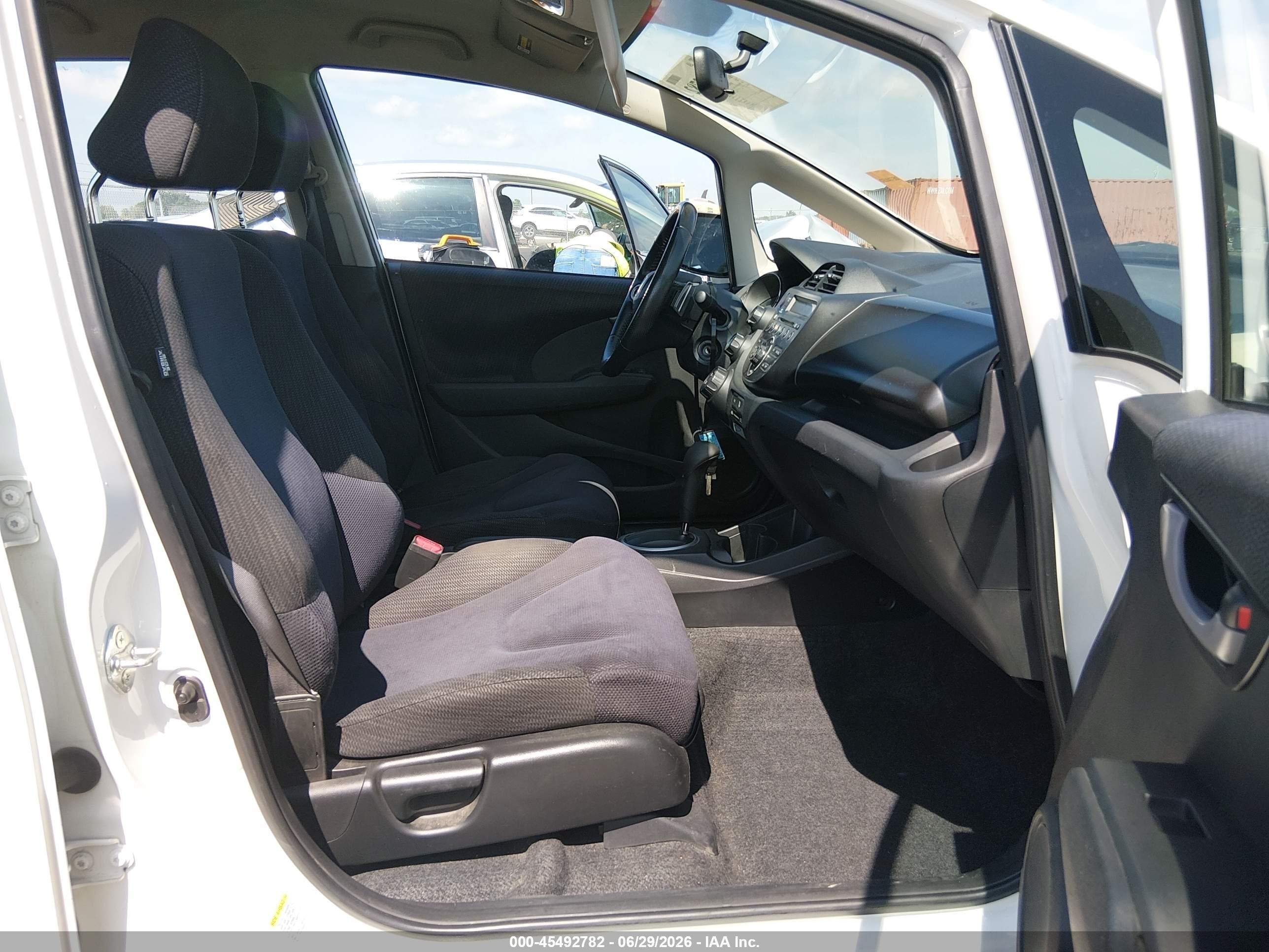 2013 Honda Fit Sport Белый vin: JHMGE8H5XDC069912
