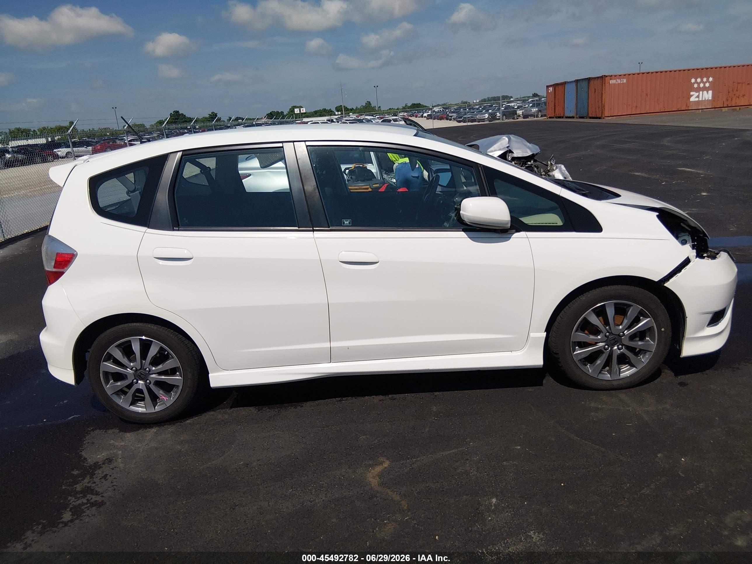 2013 Honda Fit Sport Белый vin: JHMGE8H5XDC069912