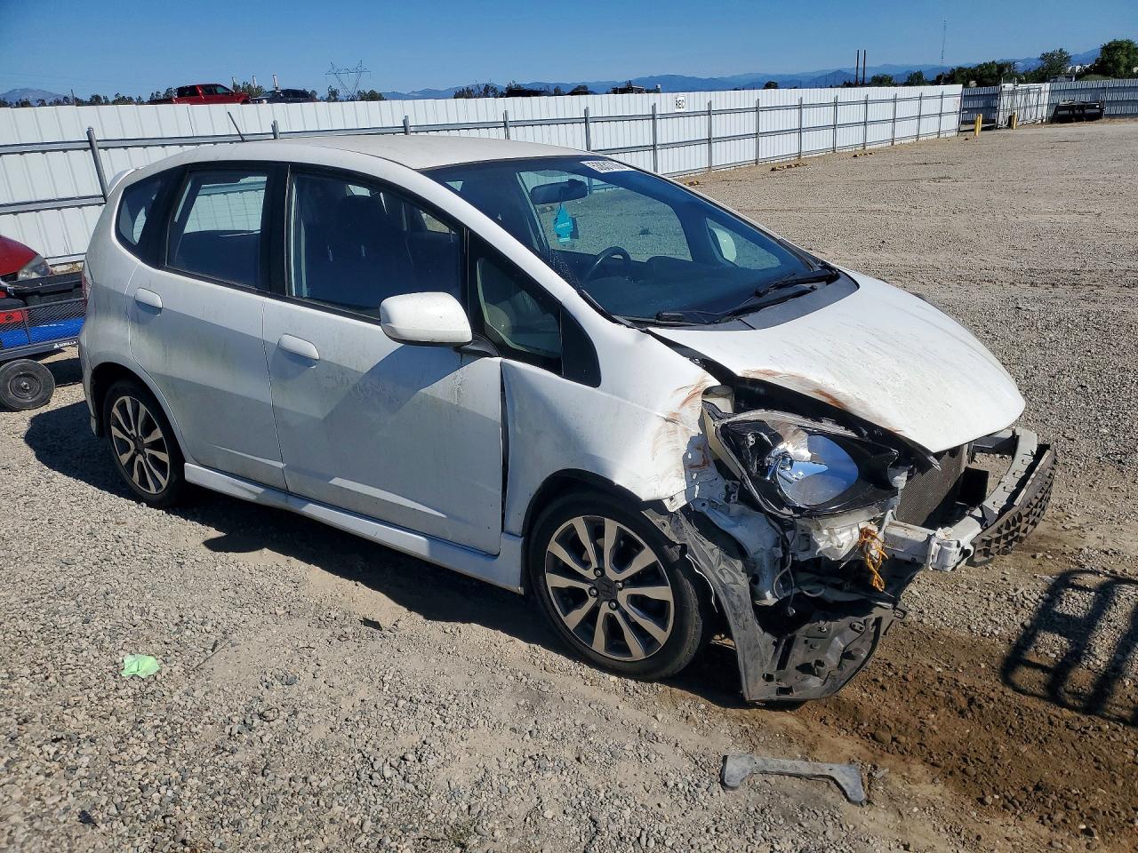 2013 Honda Fit Sport White vin: JHMGE8H5XDC073328