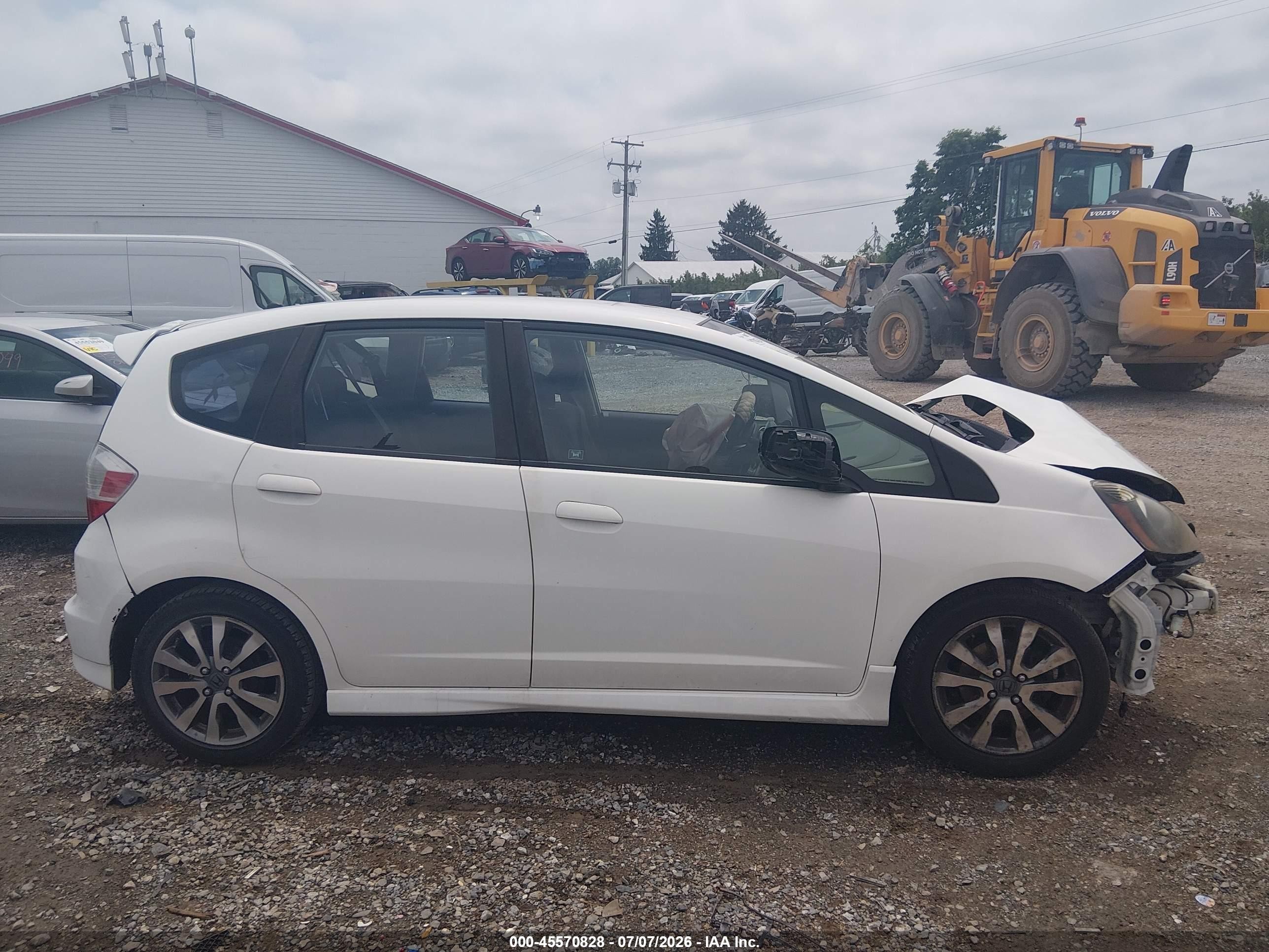 2013 Honda Fit Sport Белый vin: JHMGE8H5XDC080439