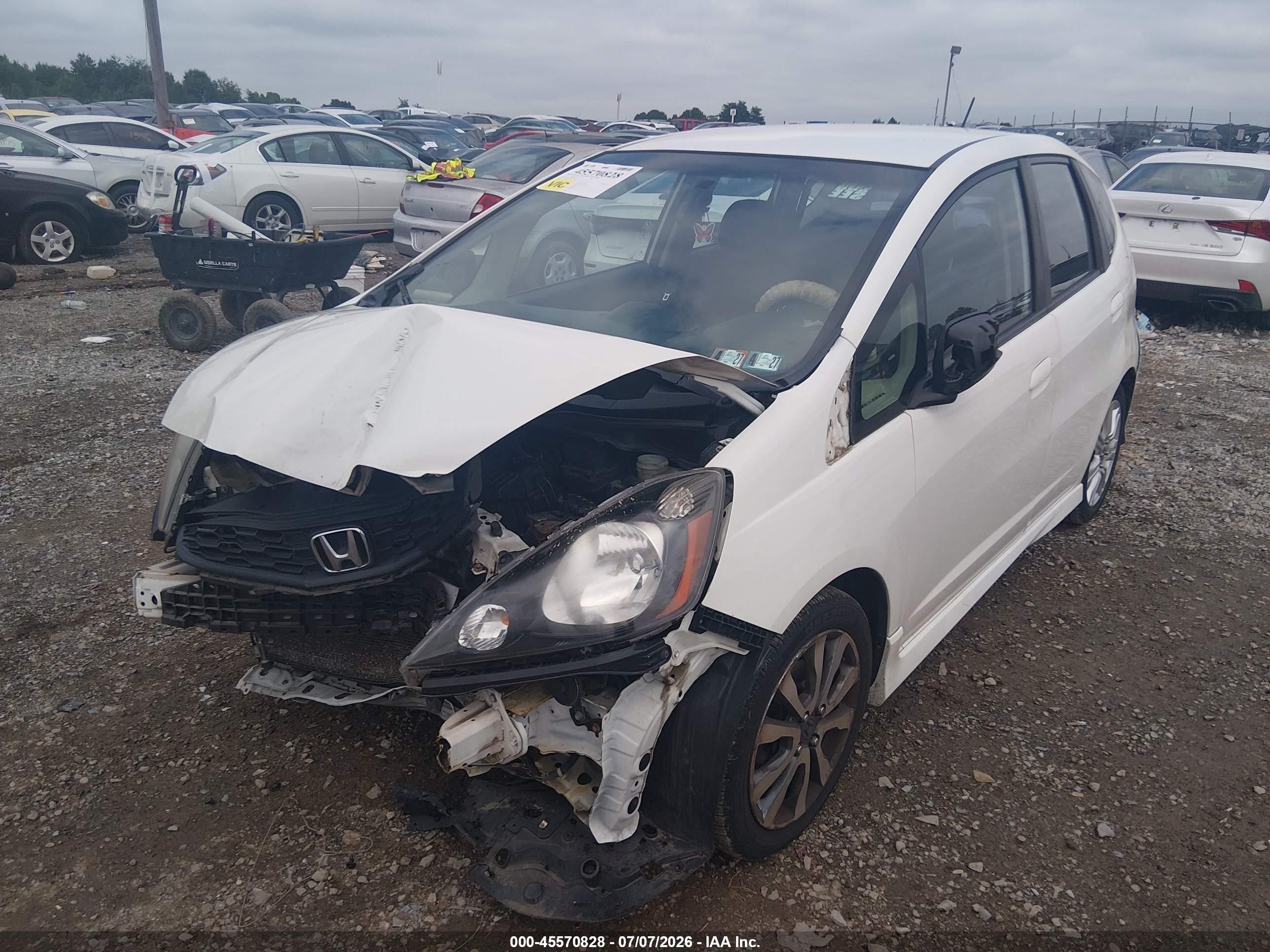 2013 Honda Fit Sport Белый vin: JHMGE8H5XDC080439