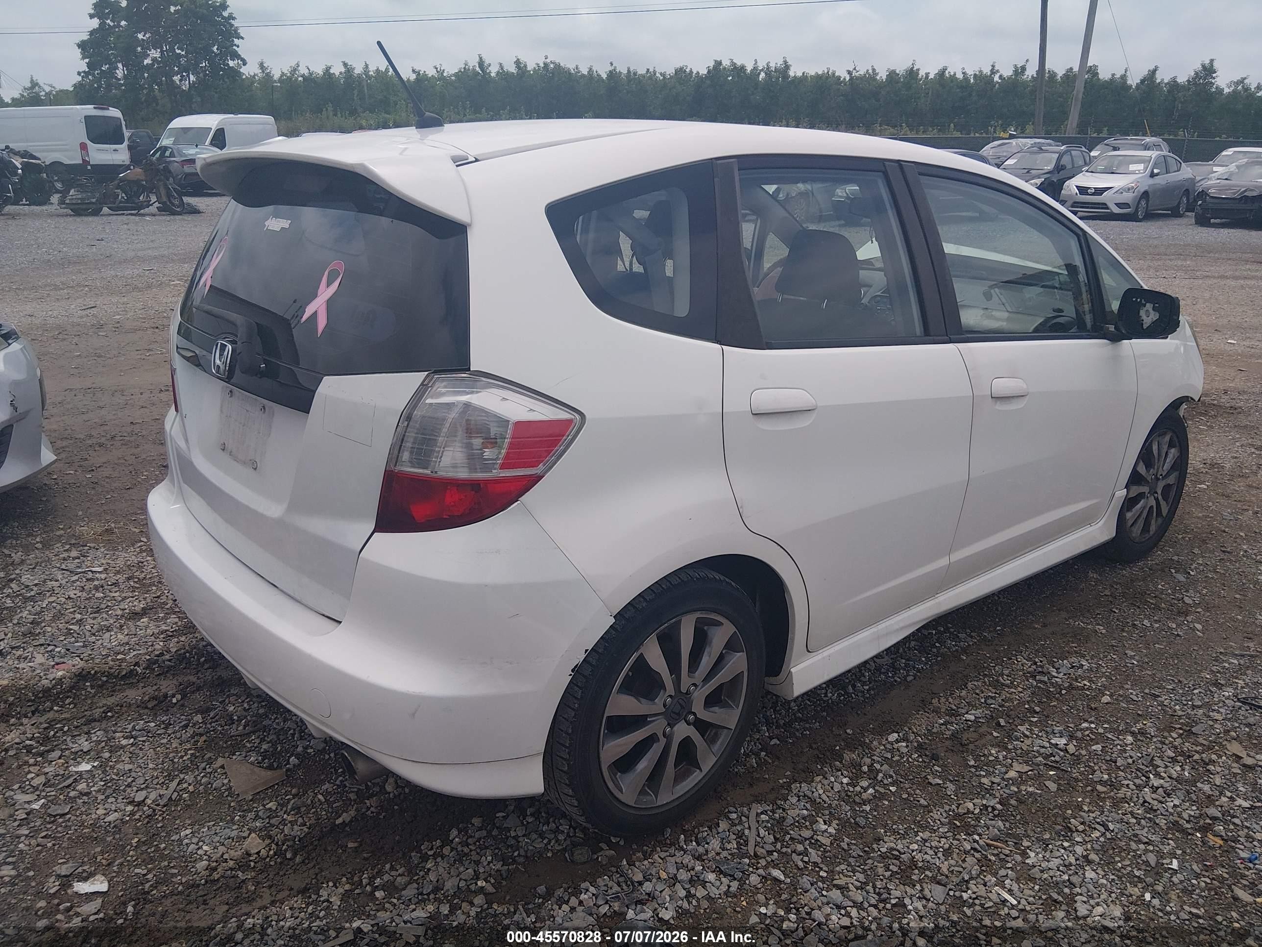 2013 Honda Fit Sport Белый vin: JHMGE8H5XDC080439