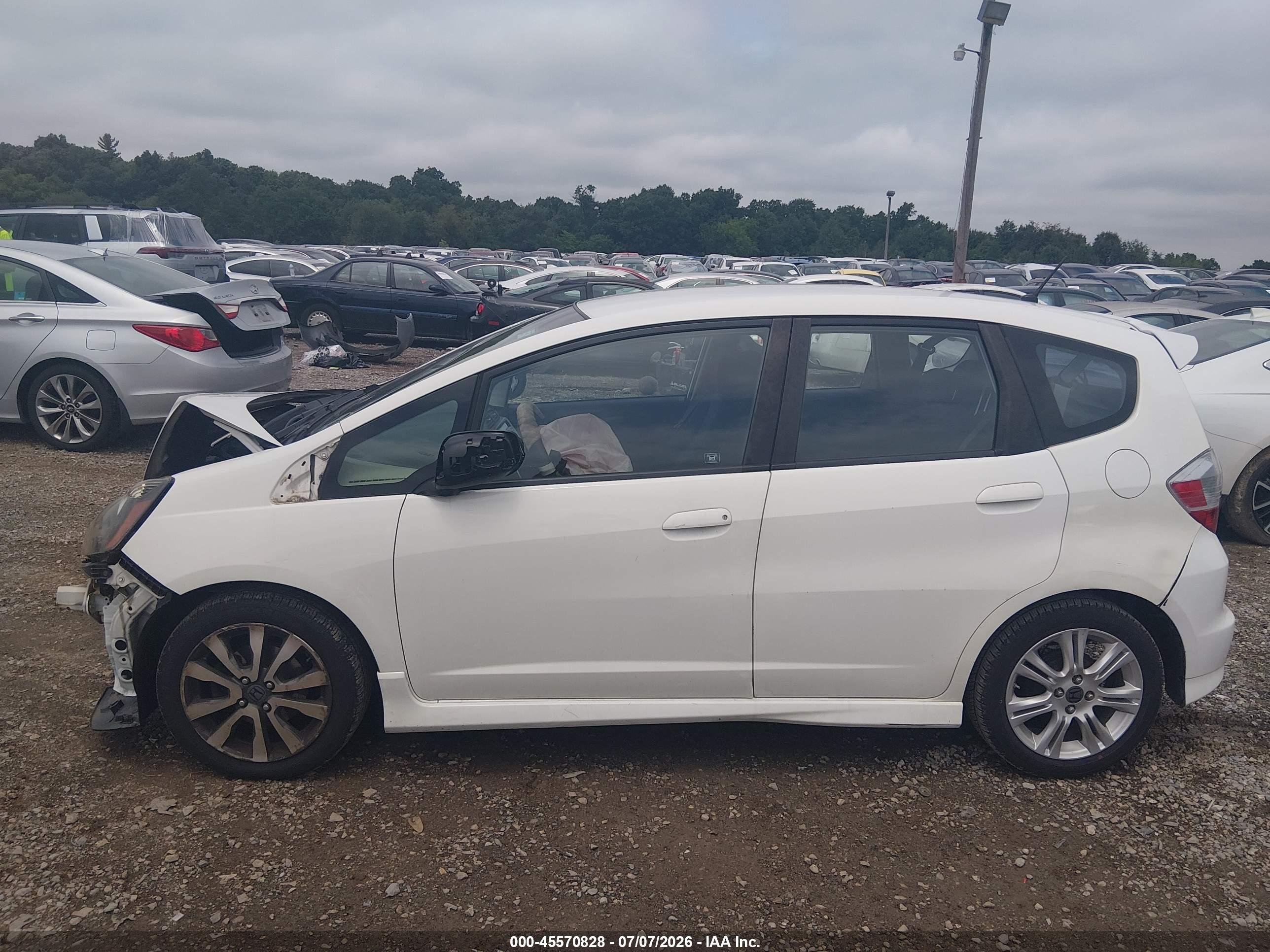 2013 Honda Fit Sport Белый vin: JHMGE8H5XDC080439
